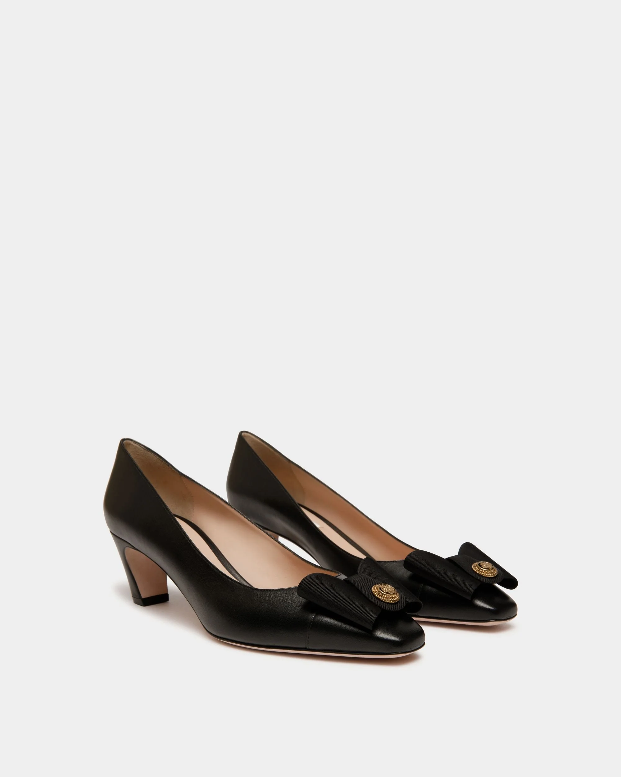 B-Bow Pump in Black Leather - Image 3