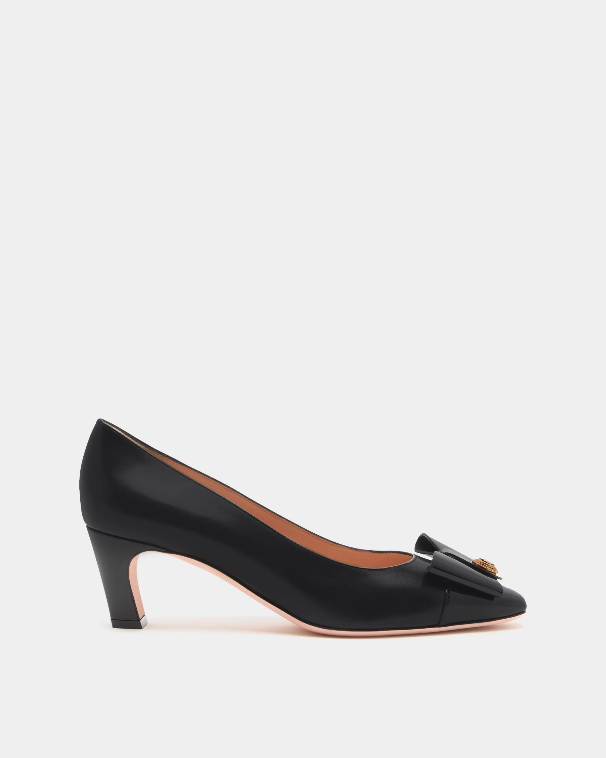 B-Bow Pump in Black Leather