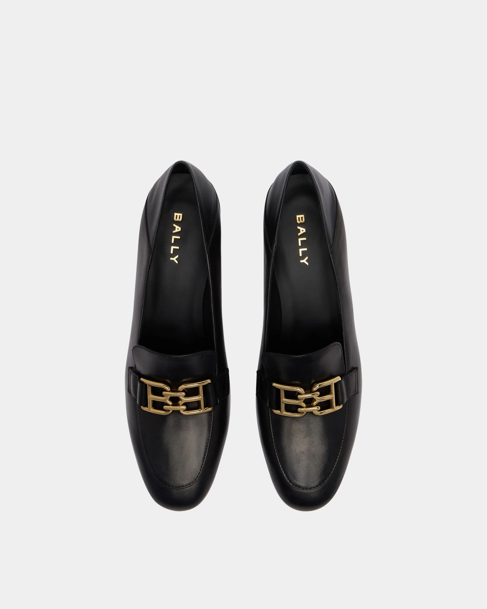 B-Chain Pump in Black Leather - Image 5
