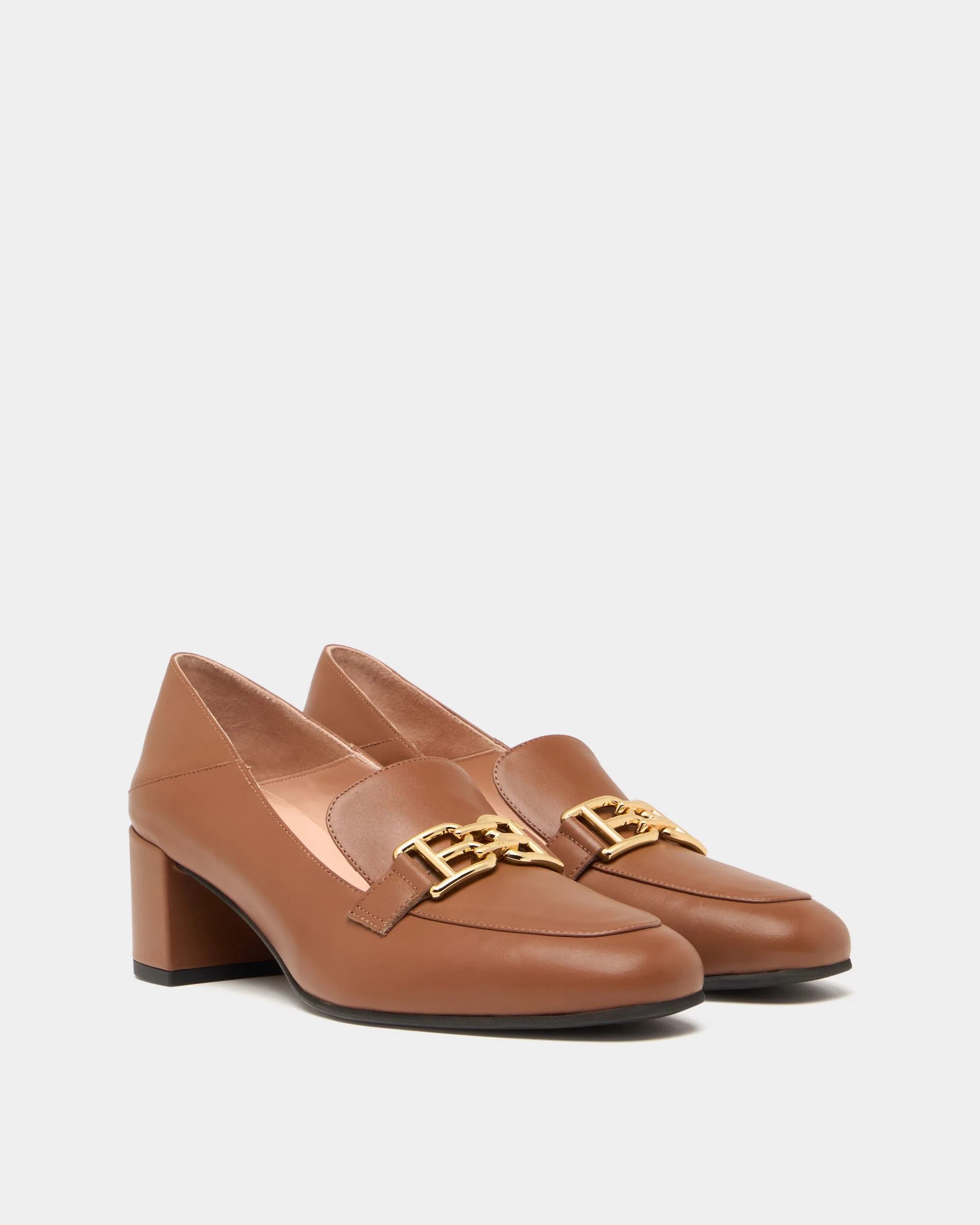 B-Chain Pump In Brown Leather - Image 2
