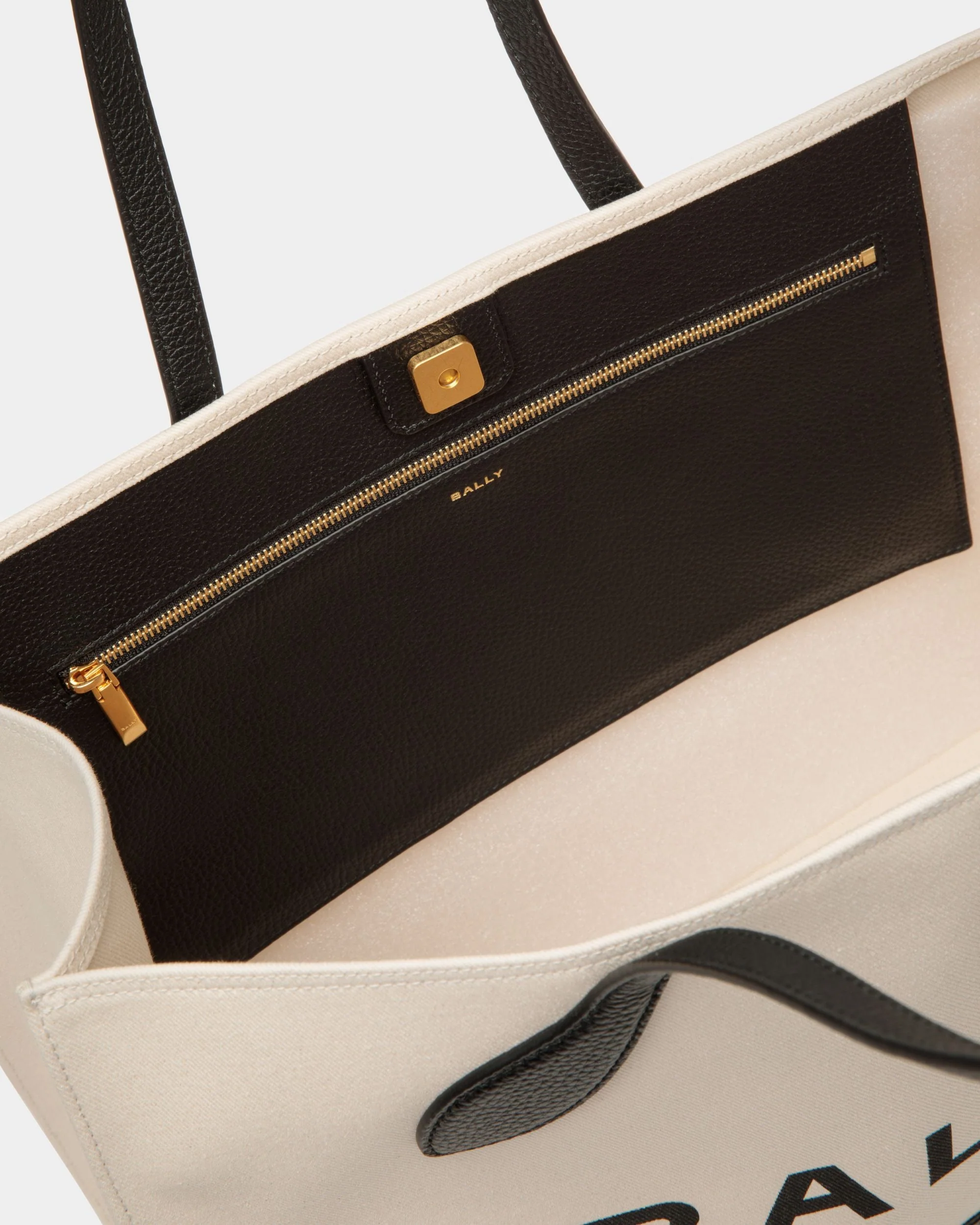 Bar Tote Bag In Natural And Black Fabric - Image 4