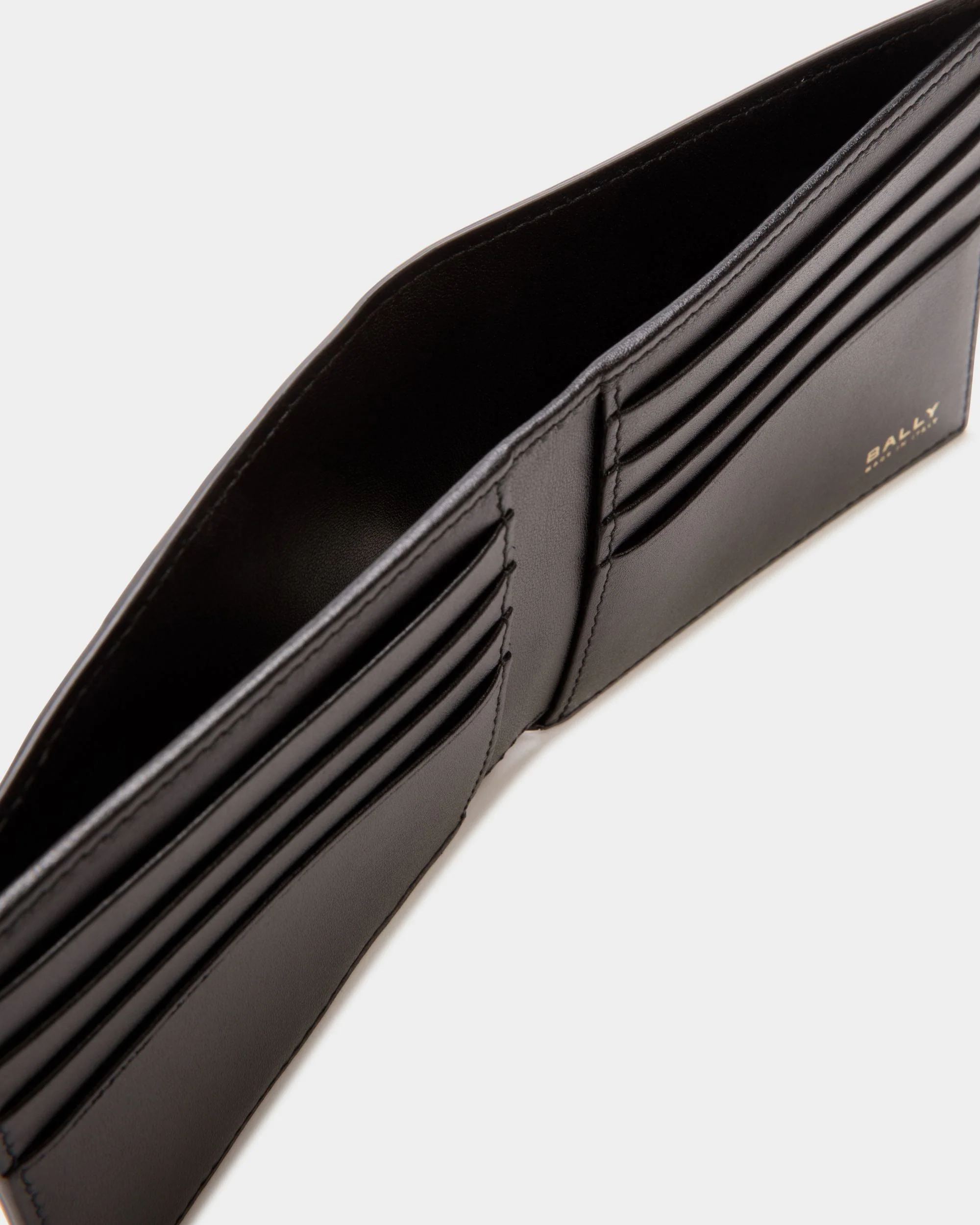 Beckett Bifold in Black Leather - Image 4