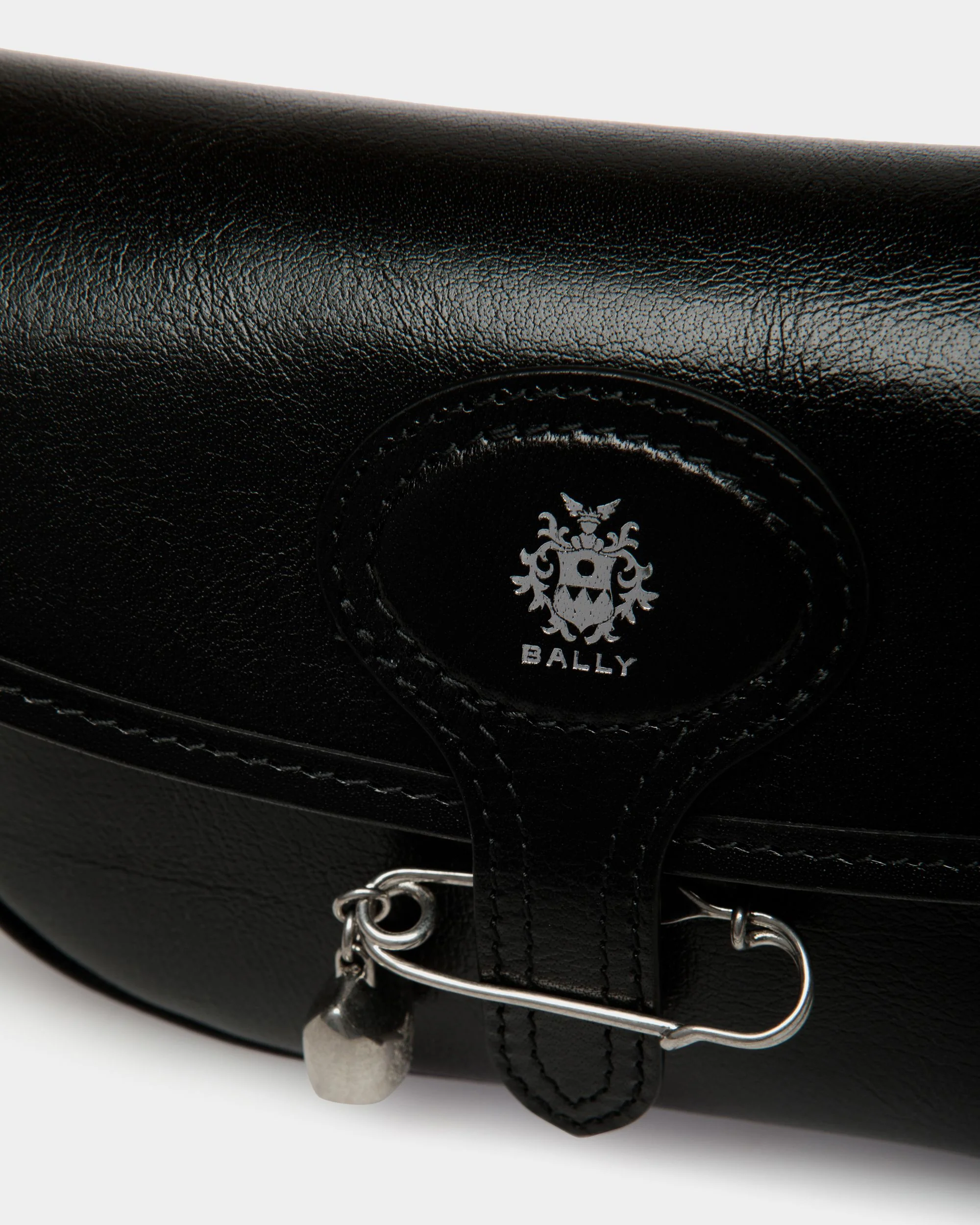 Beckett Minibag in Black Leather With a Bally Pin - Image 6