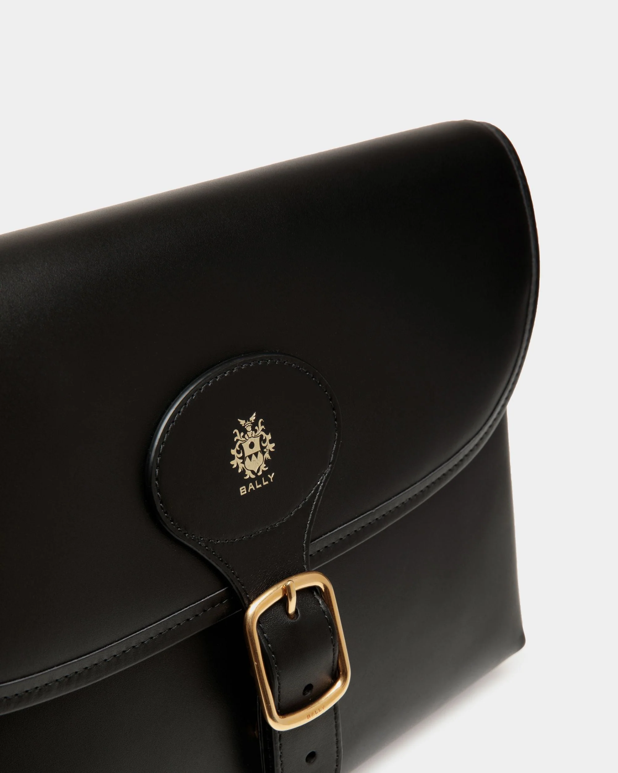 Beckett Pochette in Black Leather - Image 4