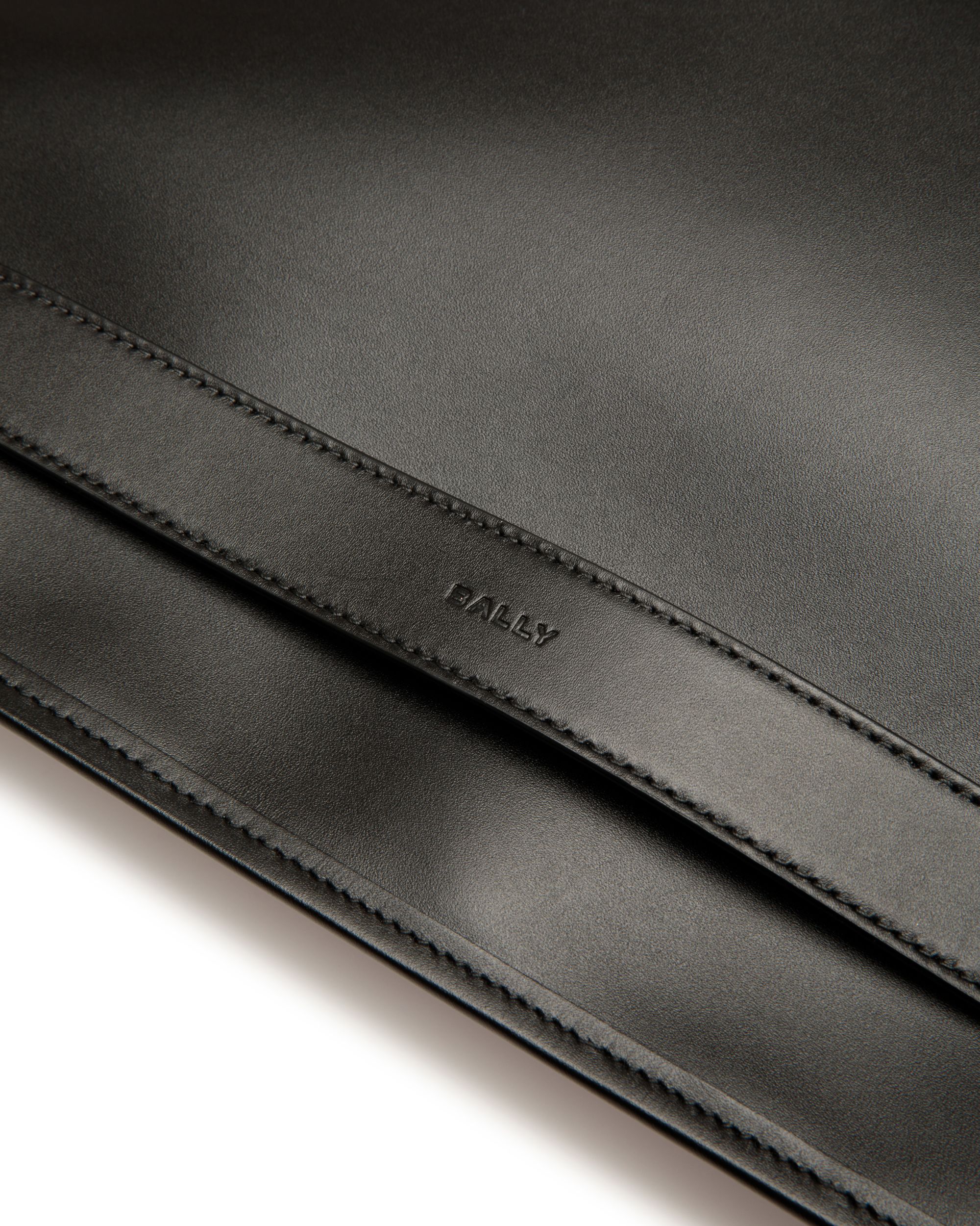 Beckett Pochette in Black Leather - Image 5