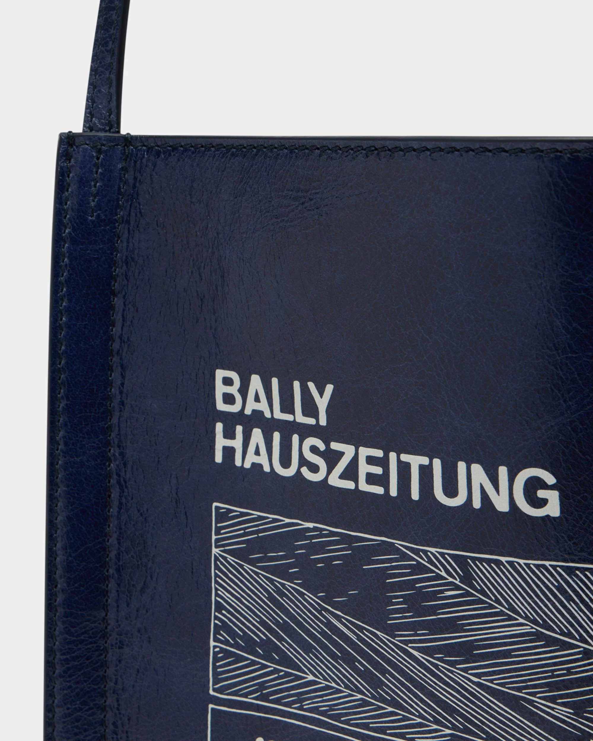 Beckett Tote in Navy Blue Leather with a Print - Image 5