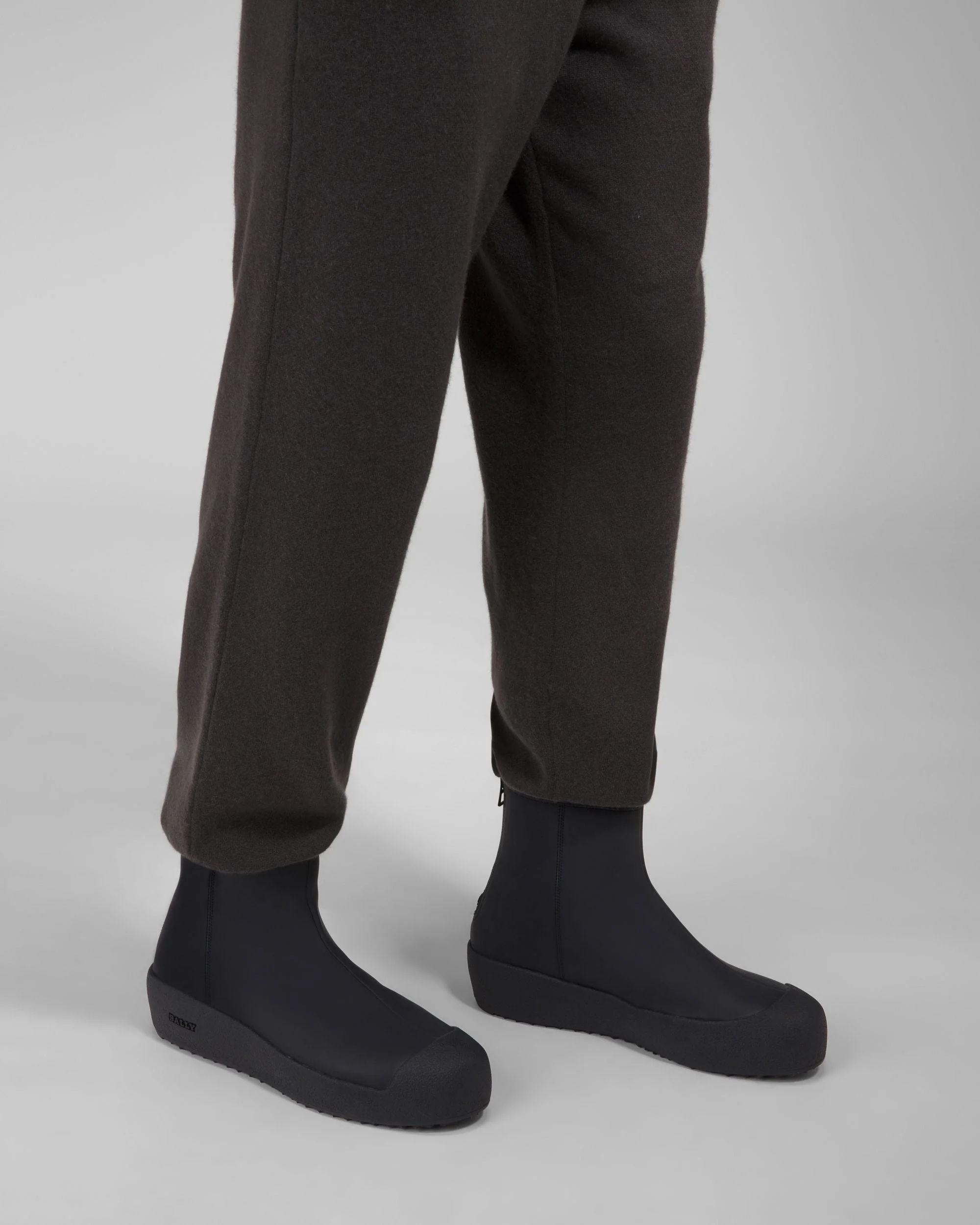 Bernina Leather Snow Boots In Navy - Image 3