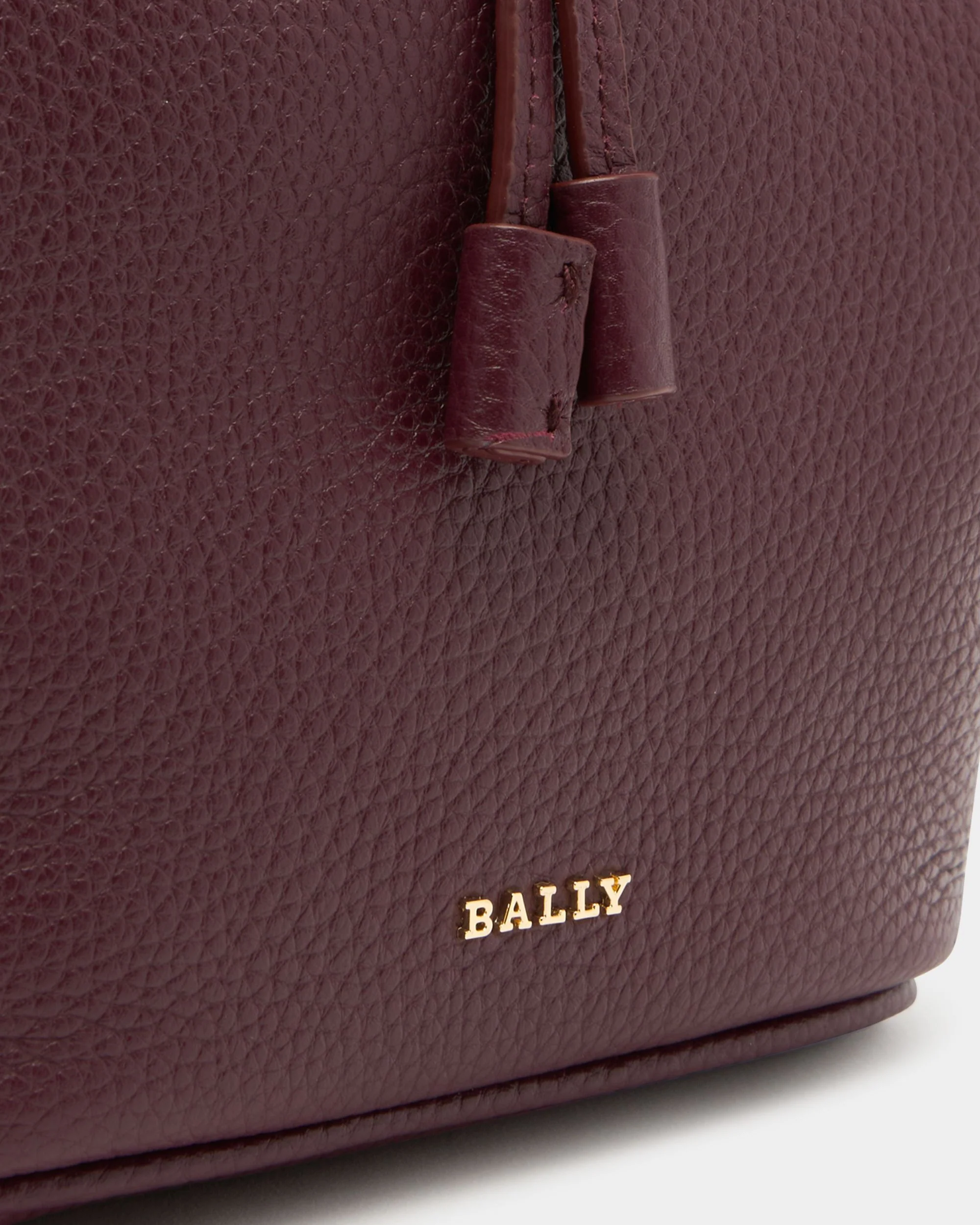 Bucket Bag in Dark Bordeaux Grained Leather - Image 6