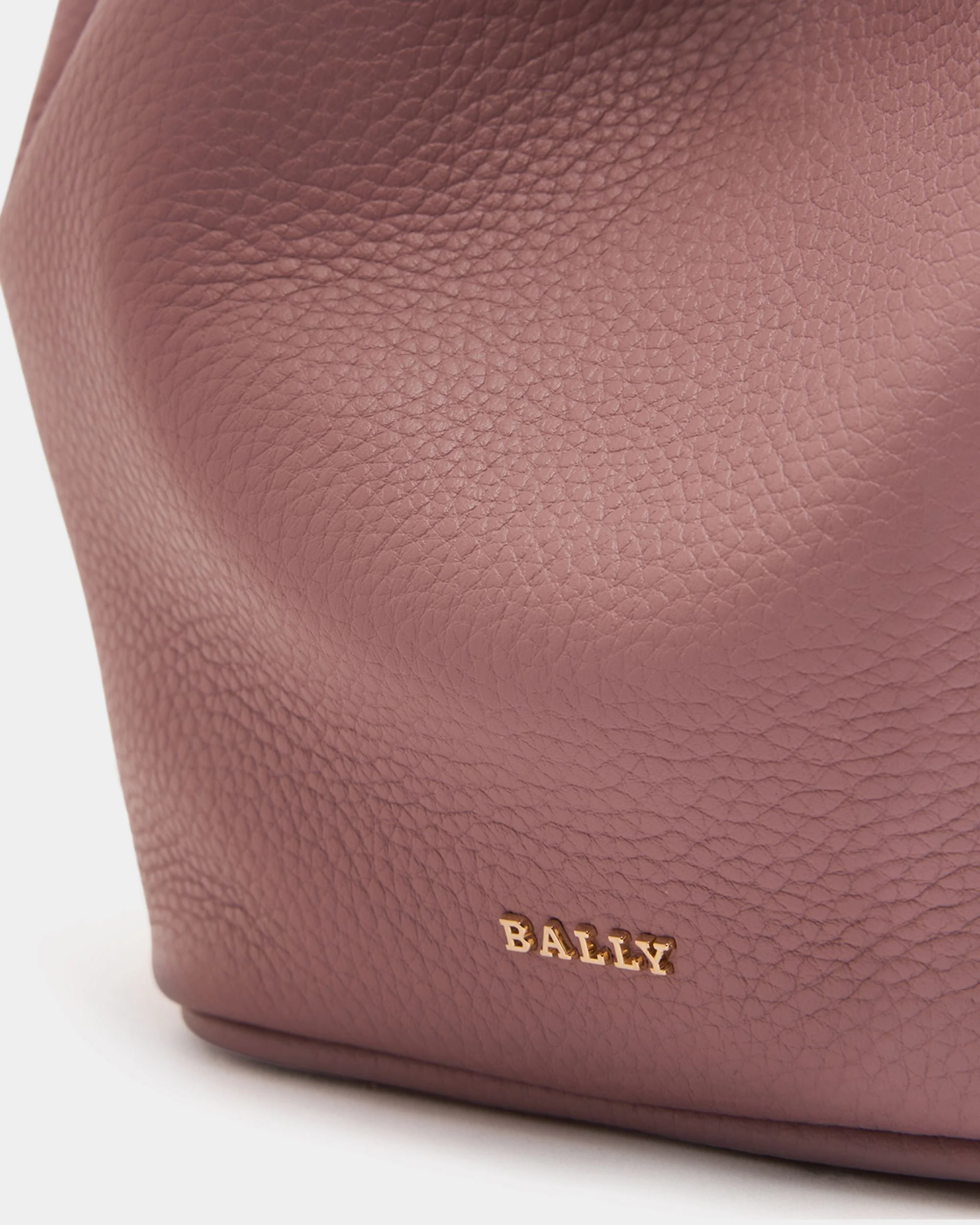 Bucket Bag in Light Mauve Grained Leather - Image 6