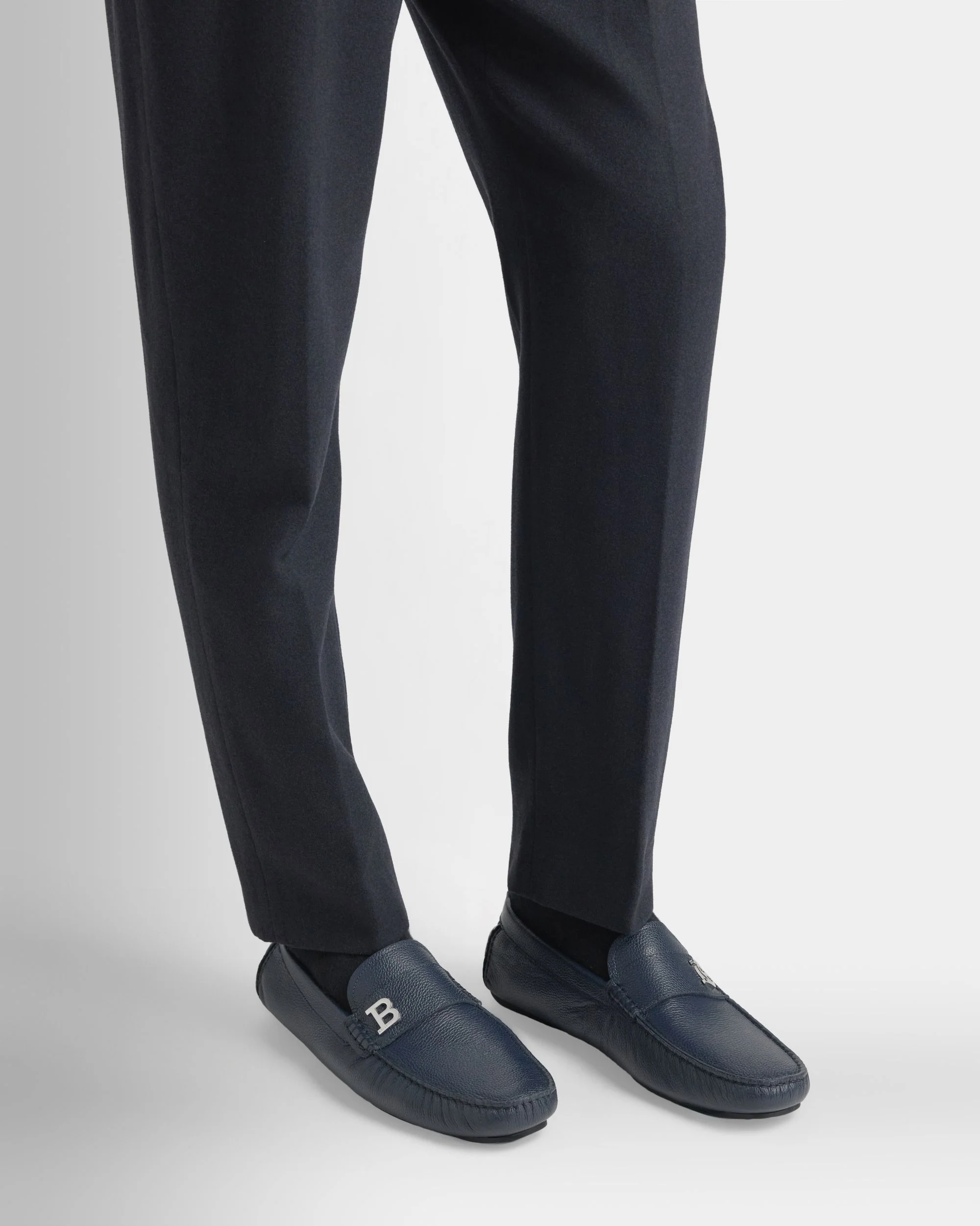 Buckle Driver in Navy Blue Grained Leather - Image 2