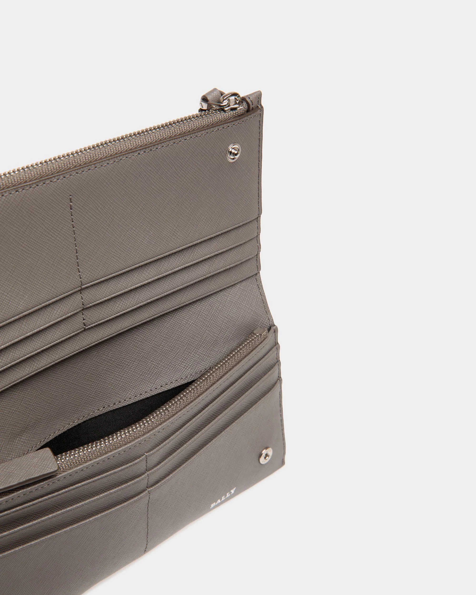 Continental Wallet in Beige Embossed Leather - Image 4