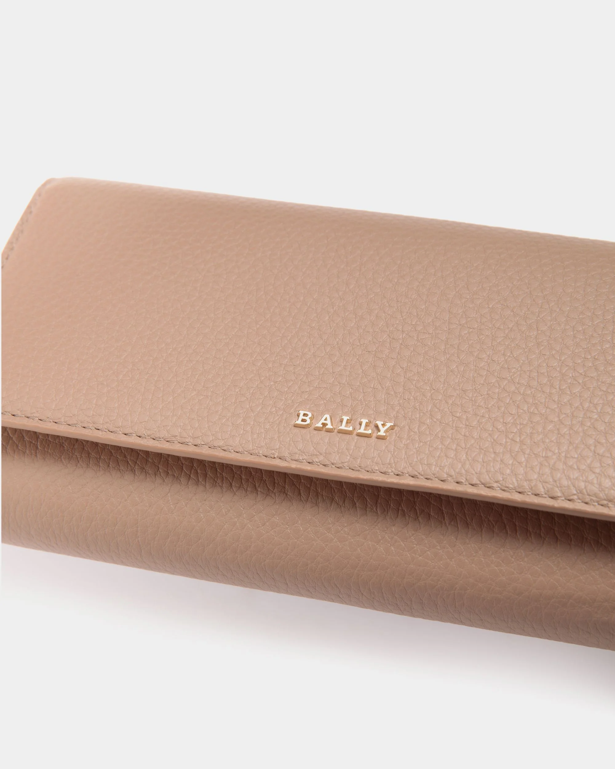 Continental Wallet in Beige Grained Leather - Image 4
