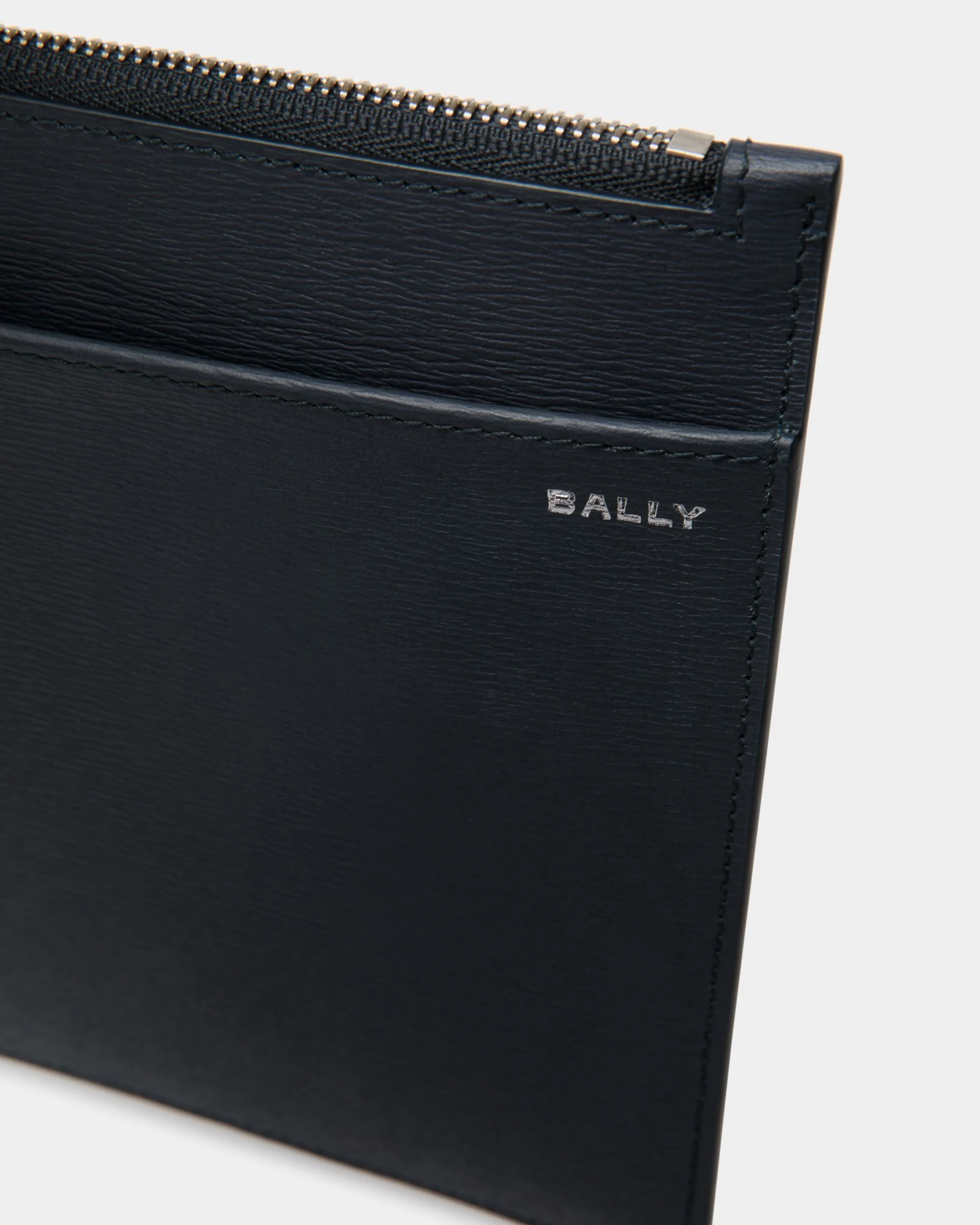 Crossing Pouch in Navy Blue Grained Leather - Image 4