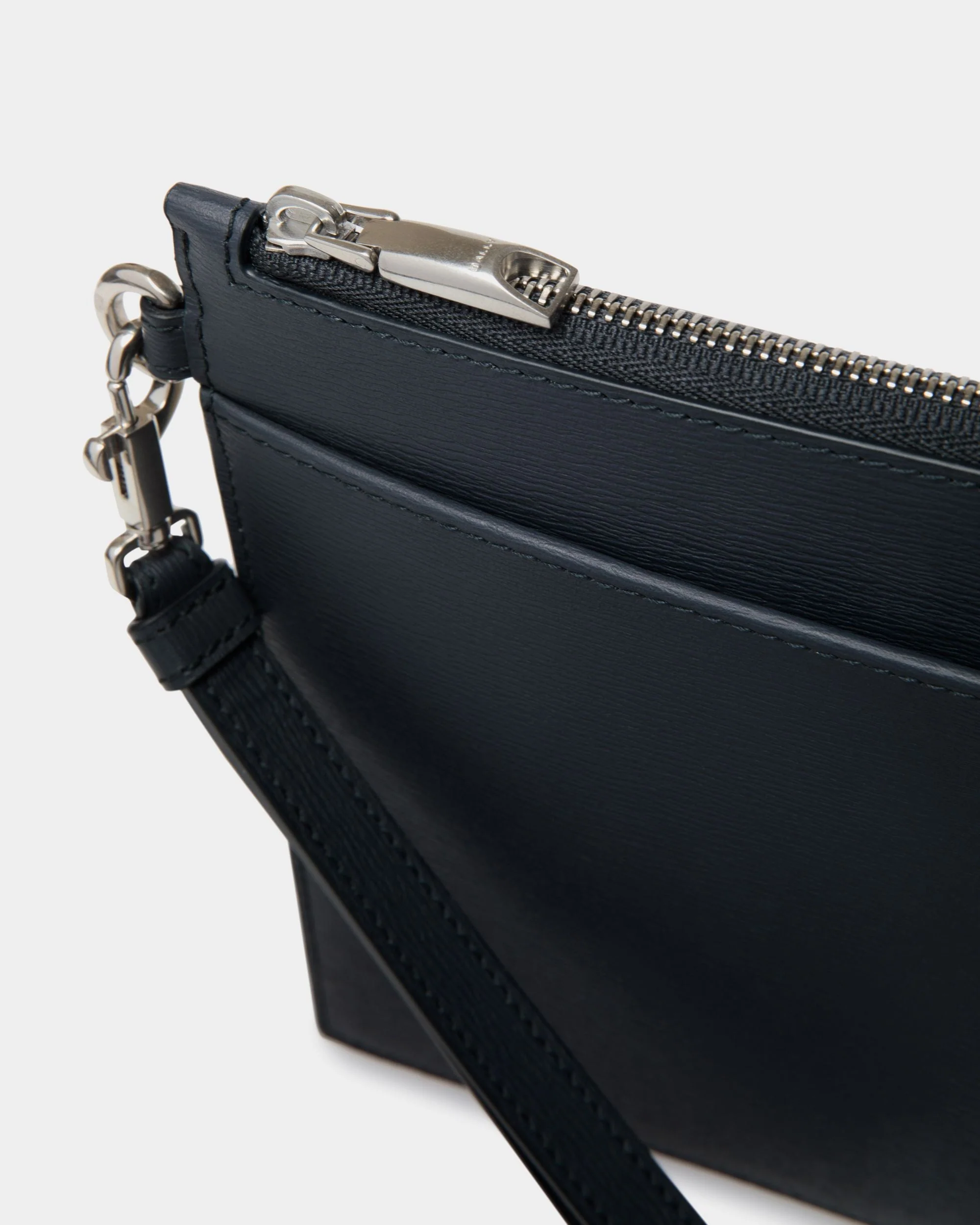 Crossing Pouch in Navy Blue Grained Leather - Image 5