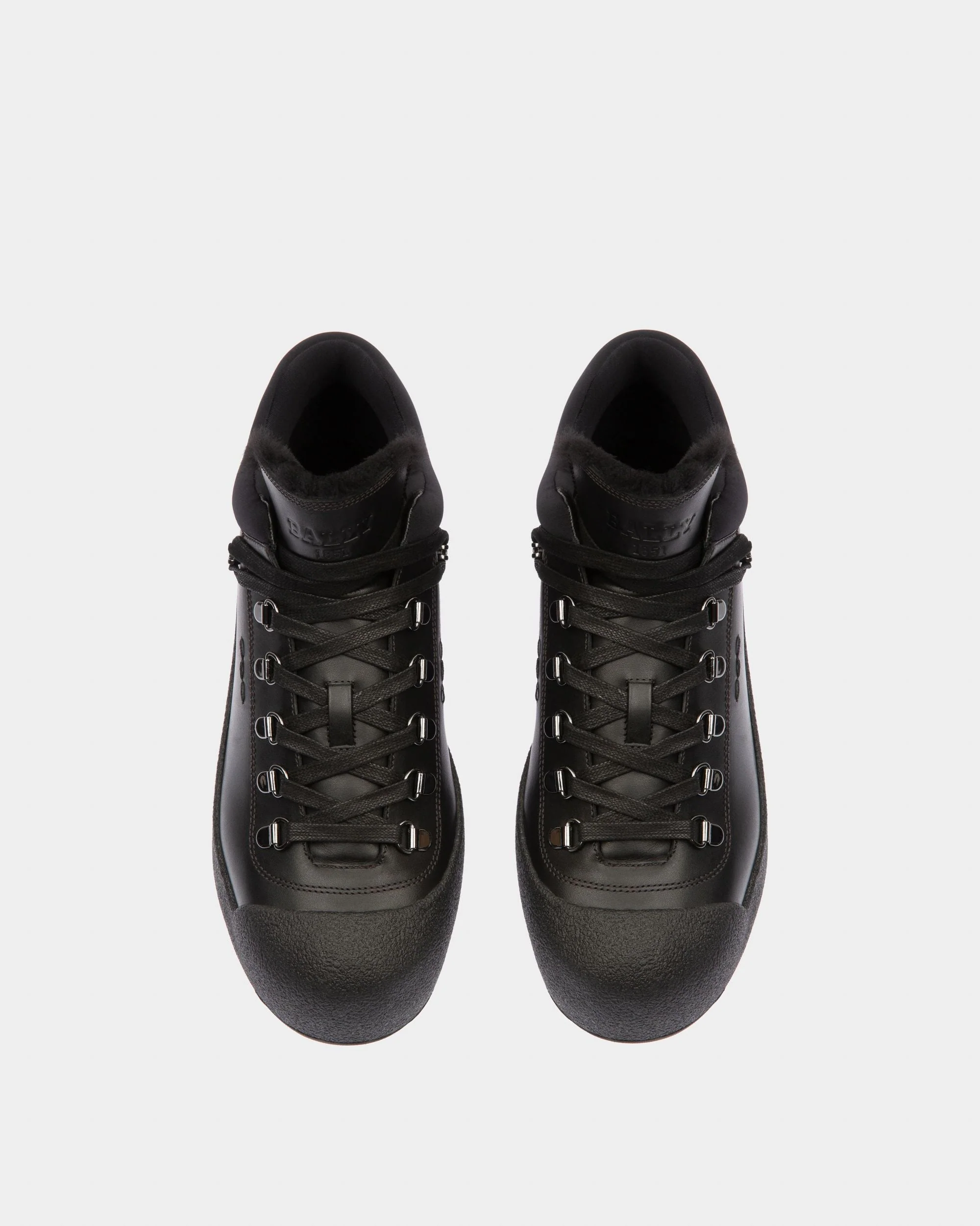 Curyal Leather Snow Boots In Black - Image 2