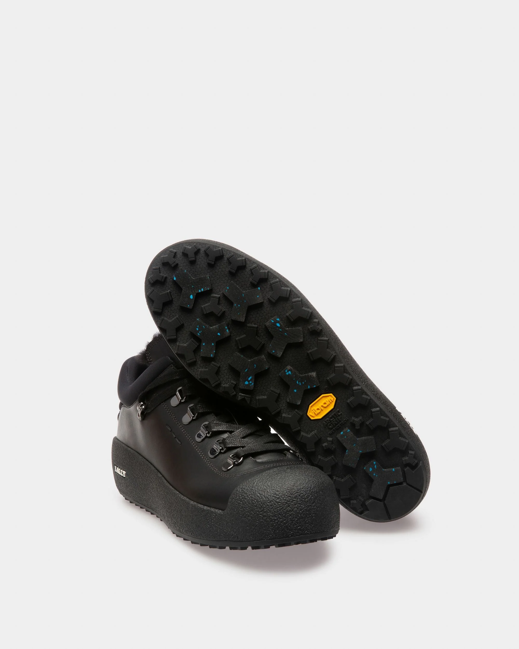 Curyal Leather Snow Boots In Black - Image 5