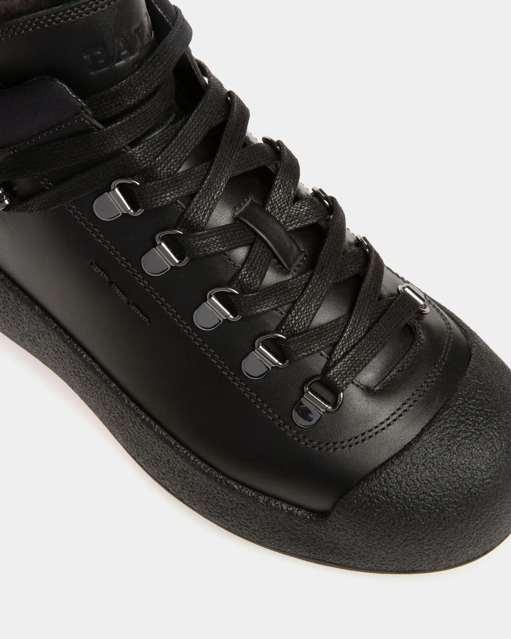 Curyal Leather Snow Boots In Black - Image 6