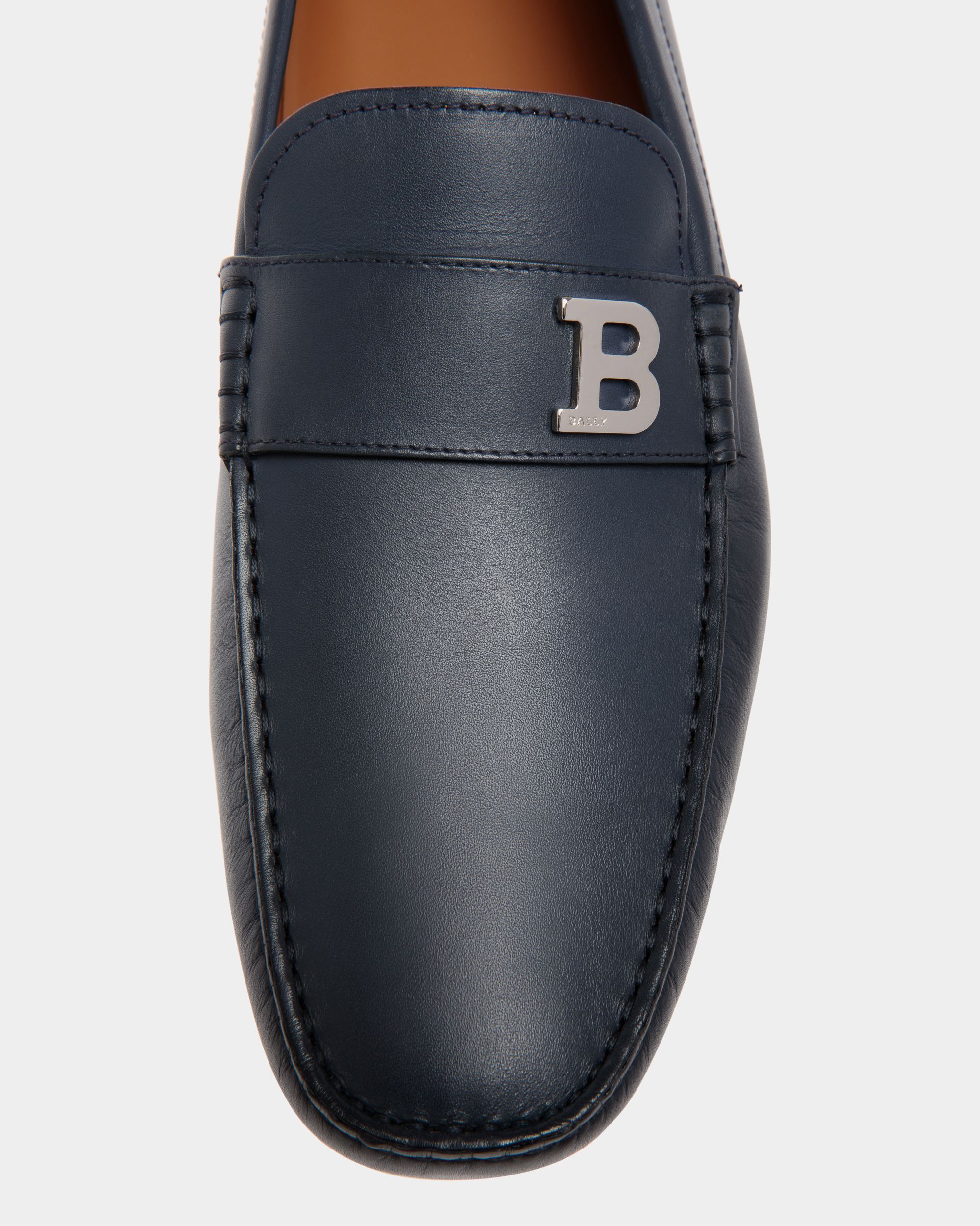 Driver In Blue Leather - Image 5