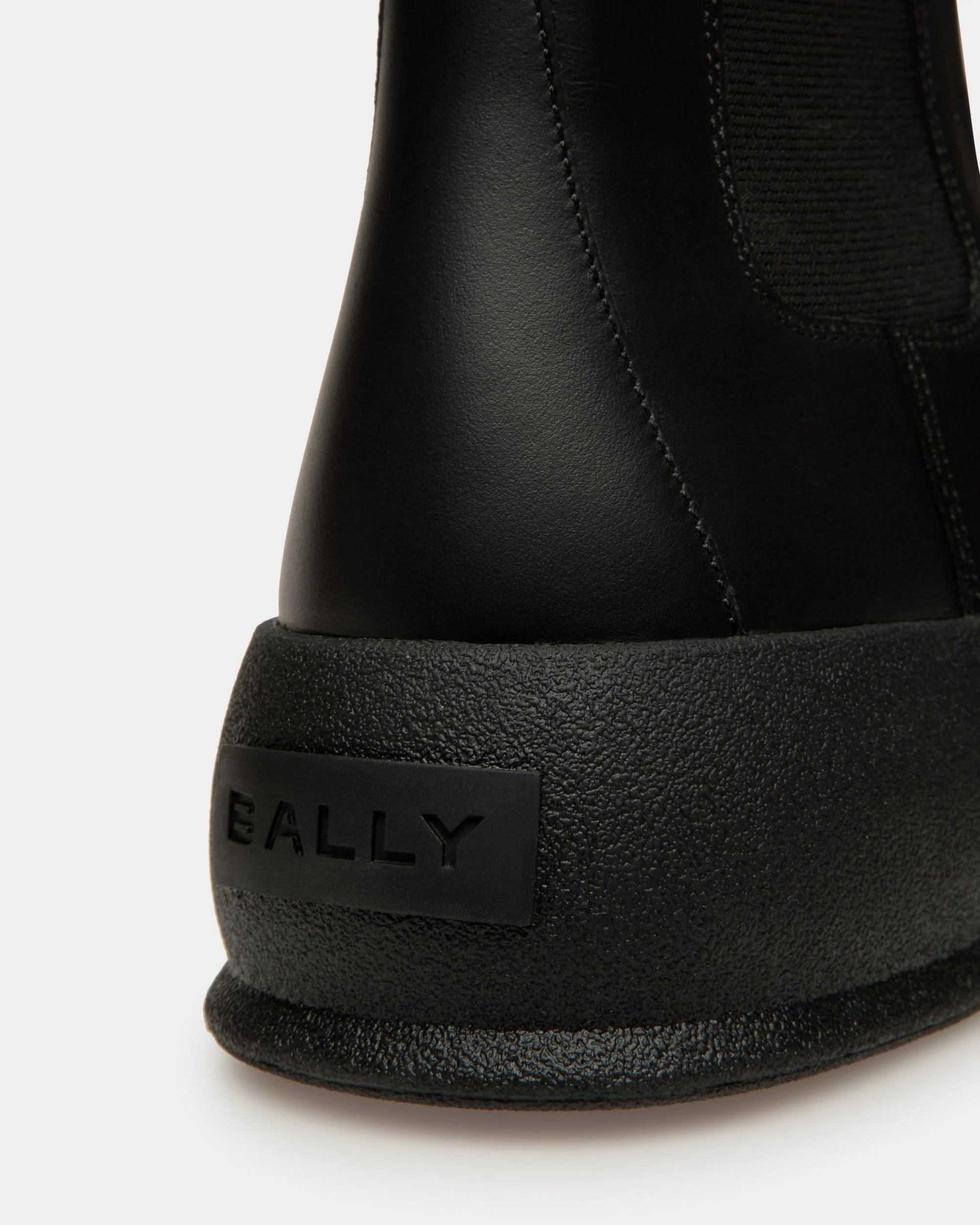 Frei Snow Boots In Black Leather - Image 5