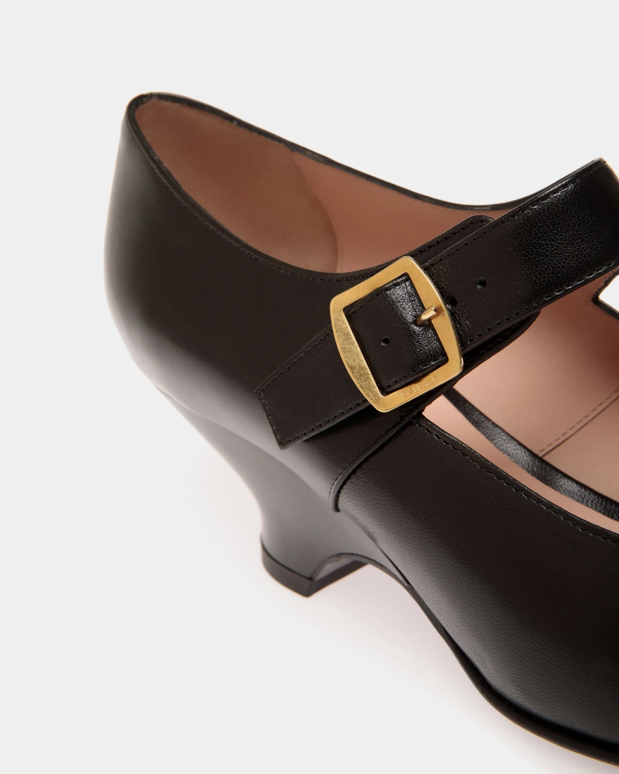 Glendy Pump in Black Leather - Image 5