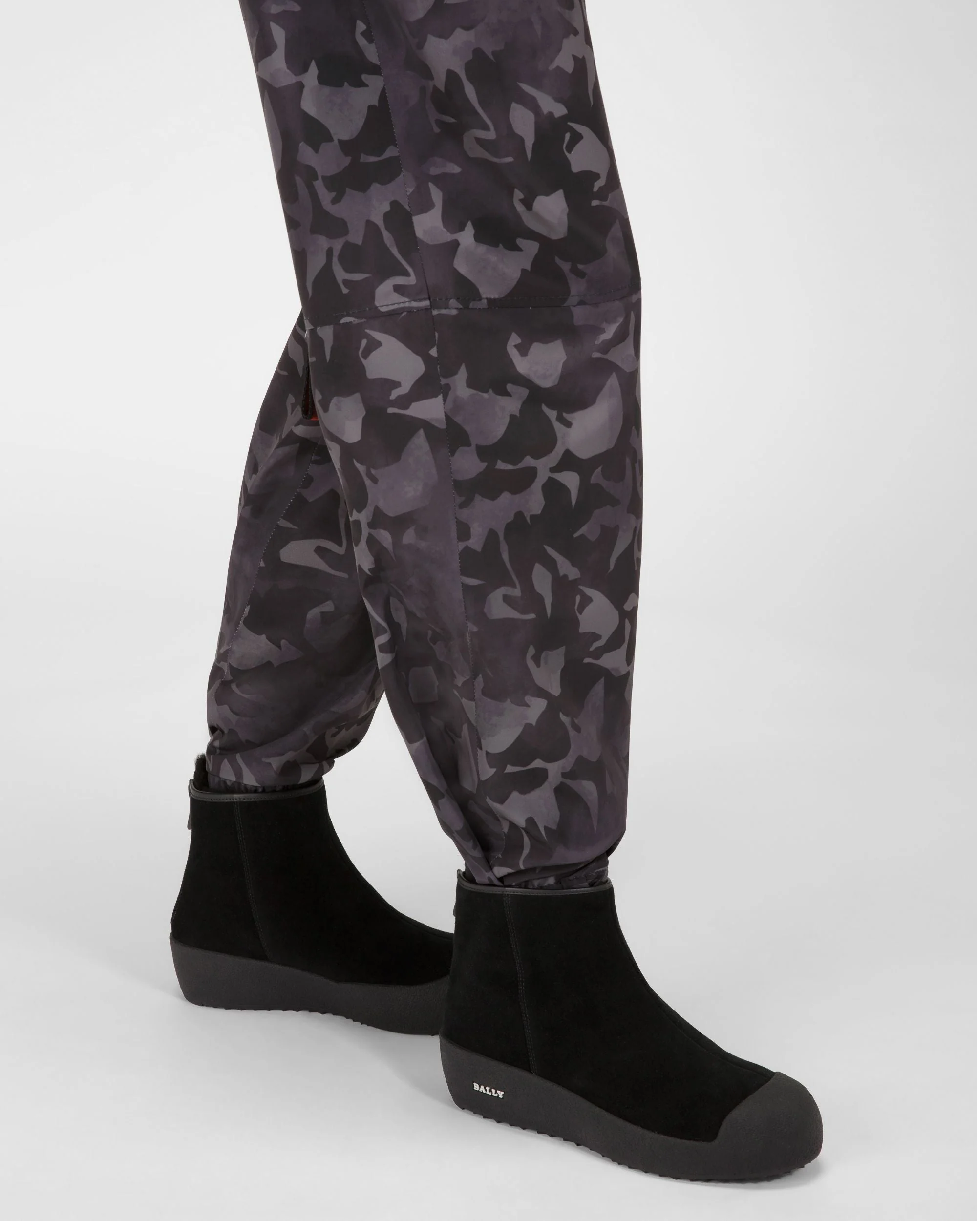 Guard II Leather Snow Boots In Black - Image 4