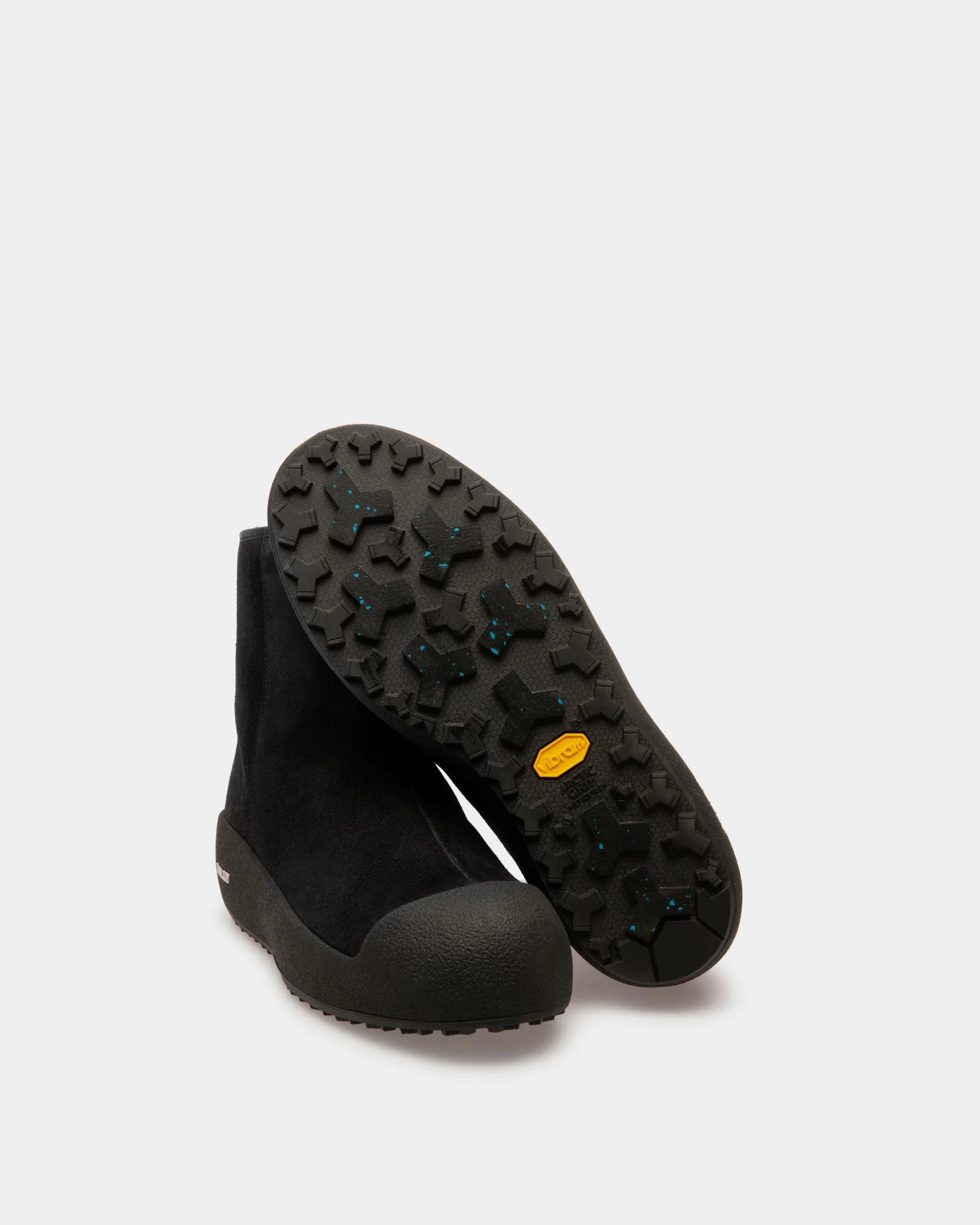 Guard Leather Snow Boots In Black - Image 3