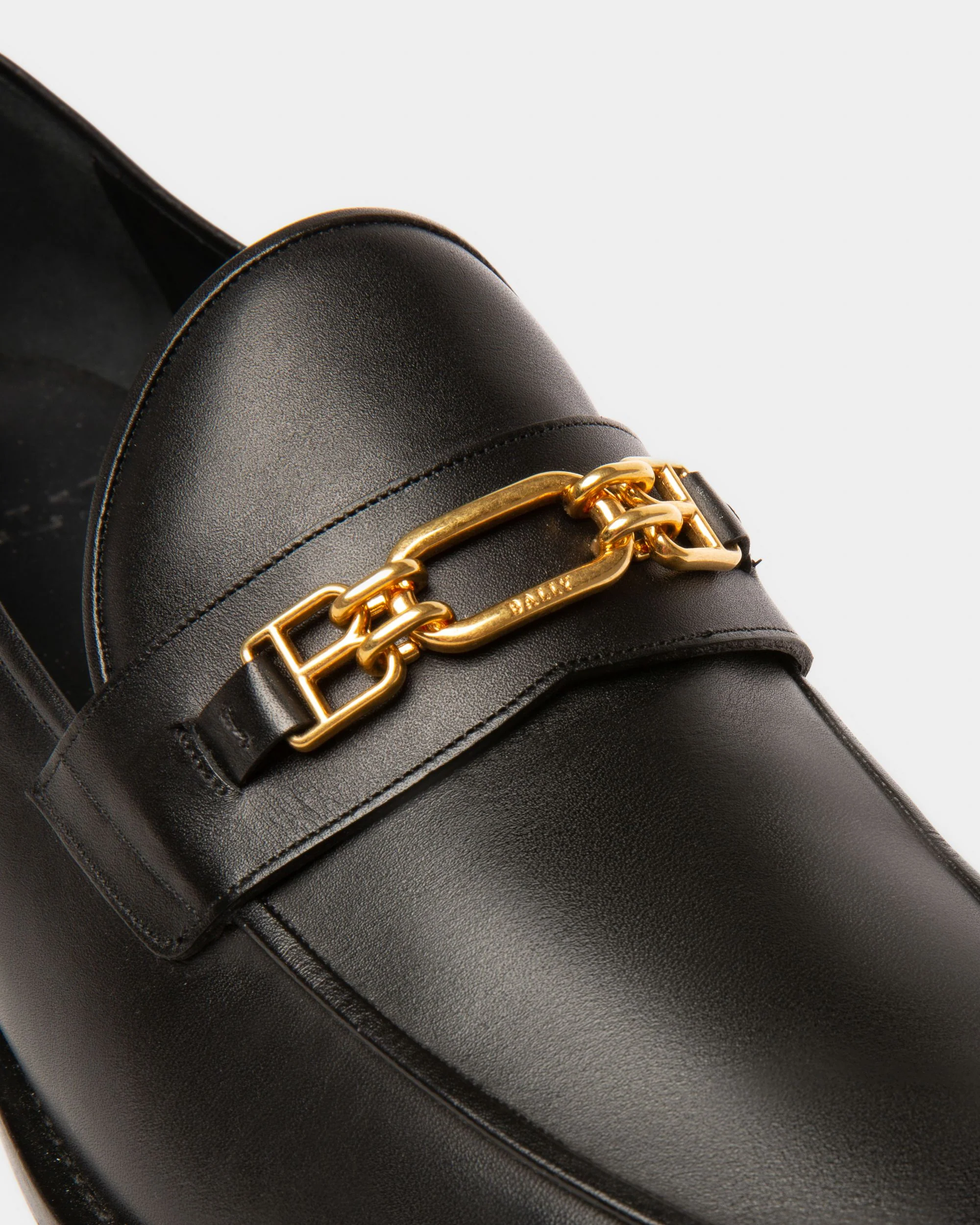 Kelsy Leather Moccasins In Black - Image 5