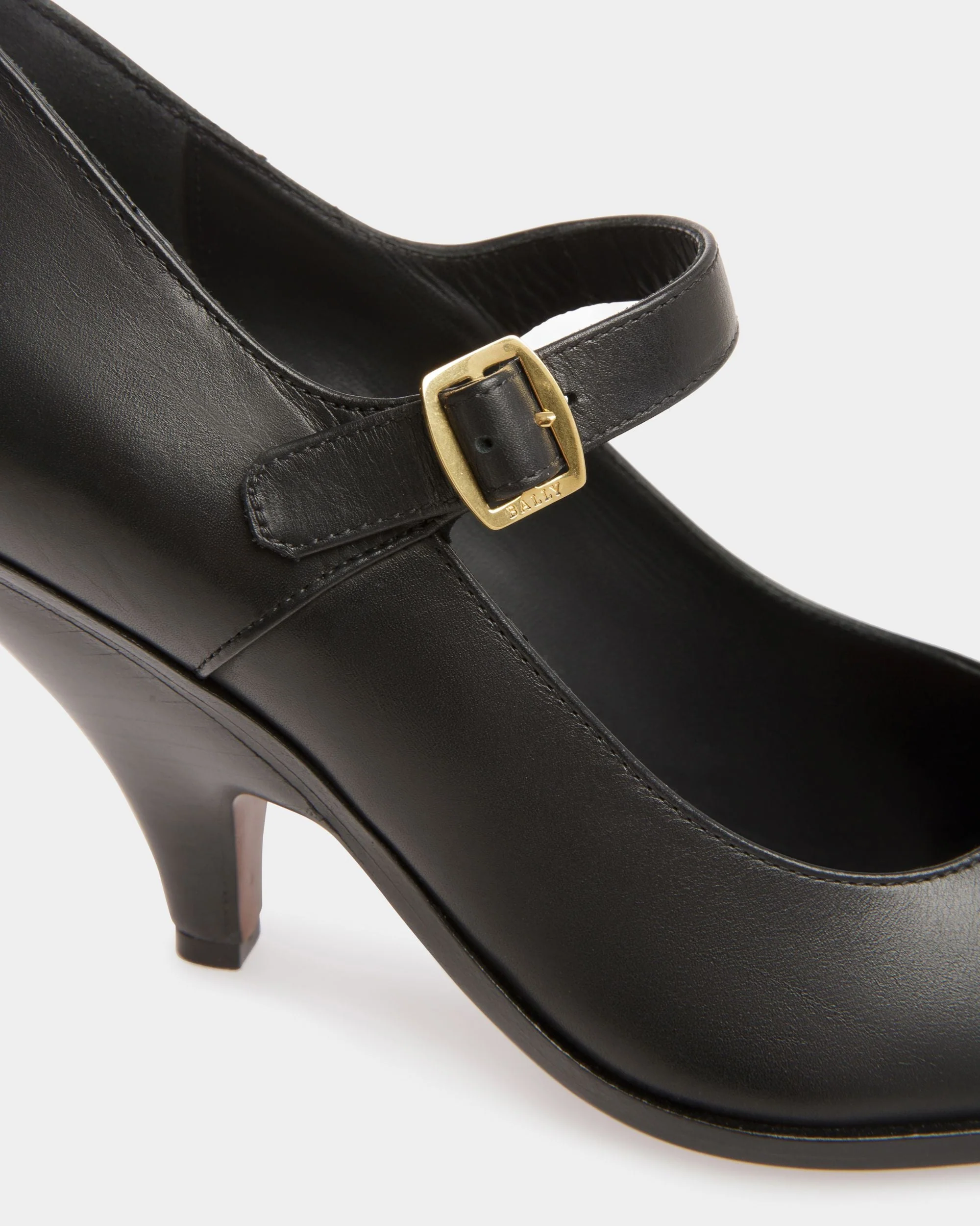 Laredo Pumps In Black Leather - Image 5