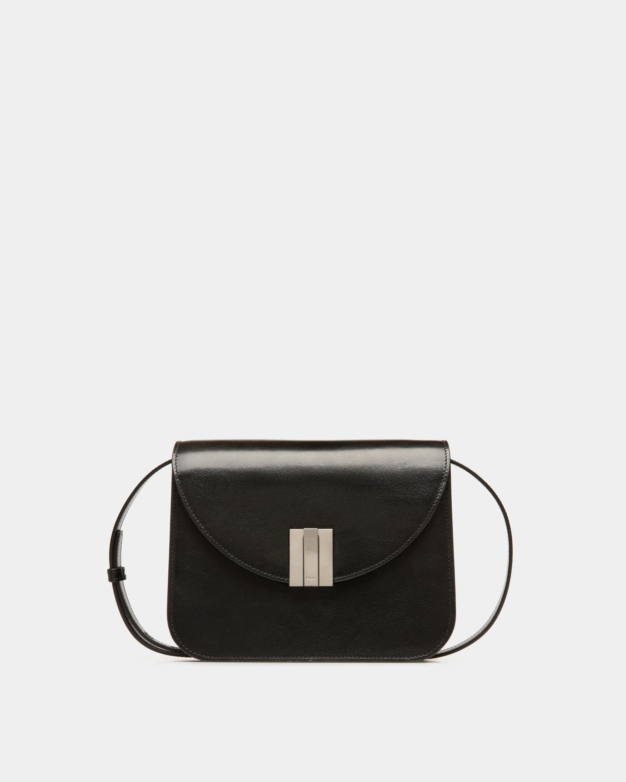 Ollam Crossbody Bag In Black Leather