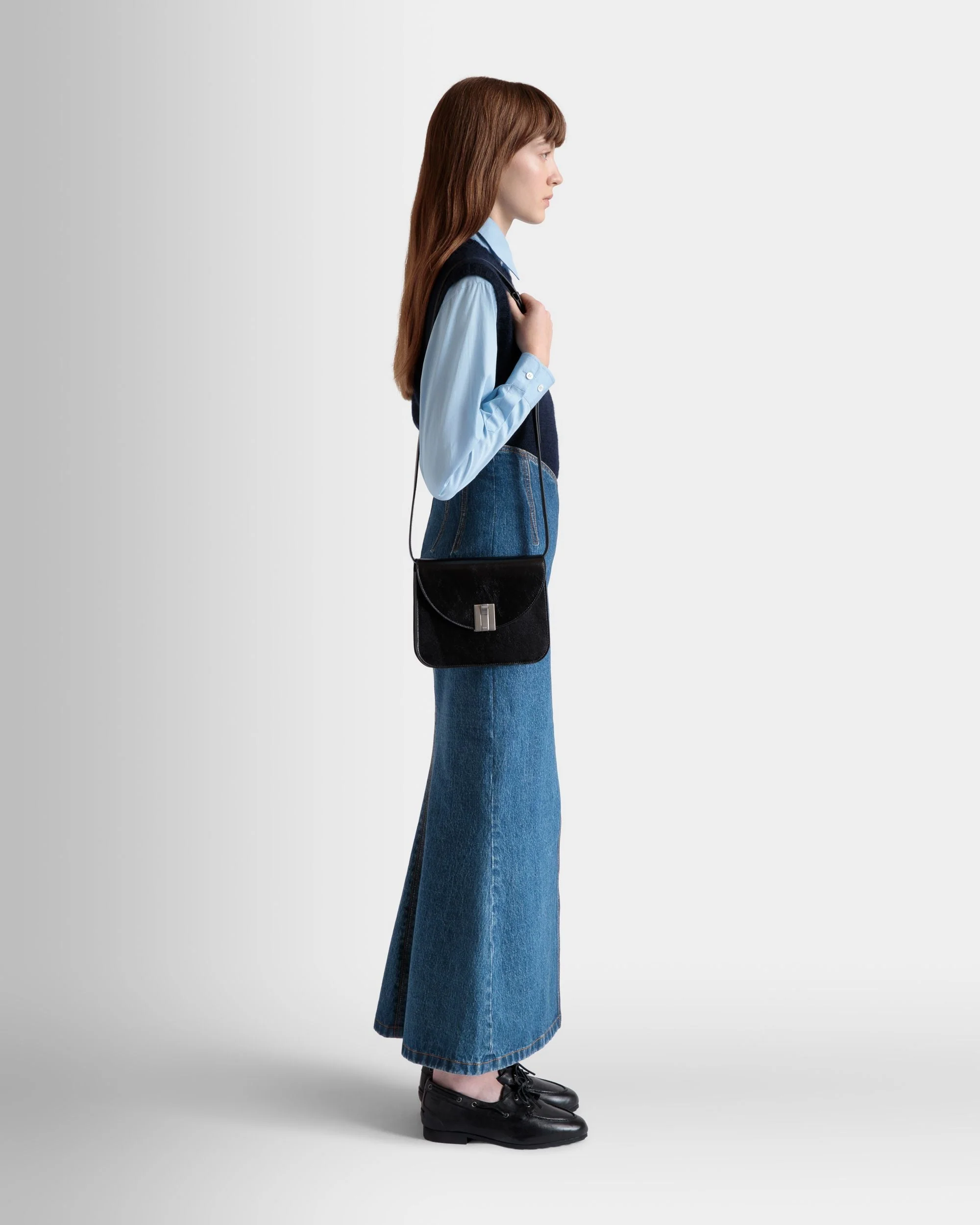 Ollam Crossbody Bag In Black Leather - Image 2