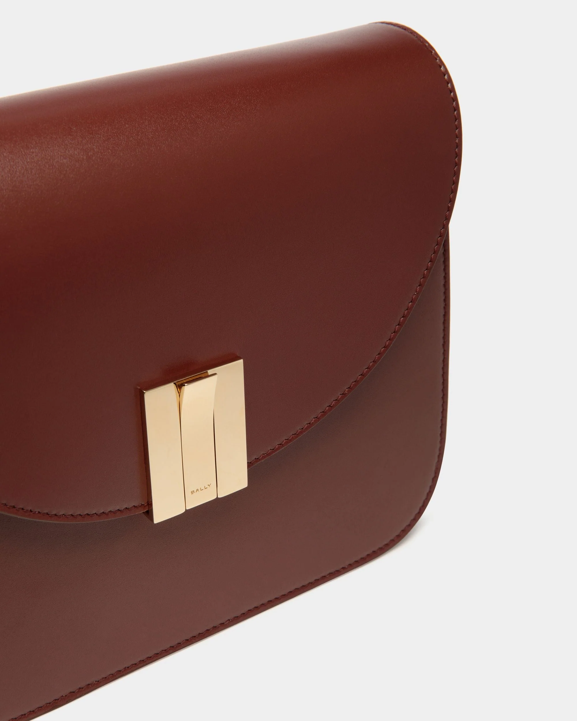Ollam Crossbody Bag In Brown Leather - Image 4