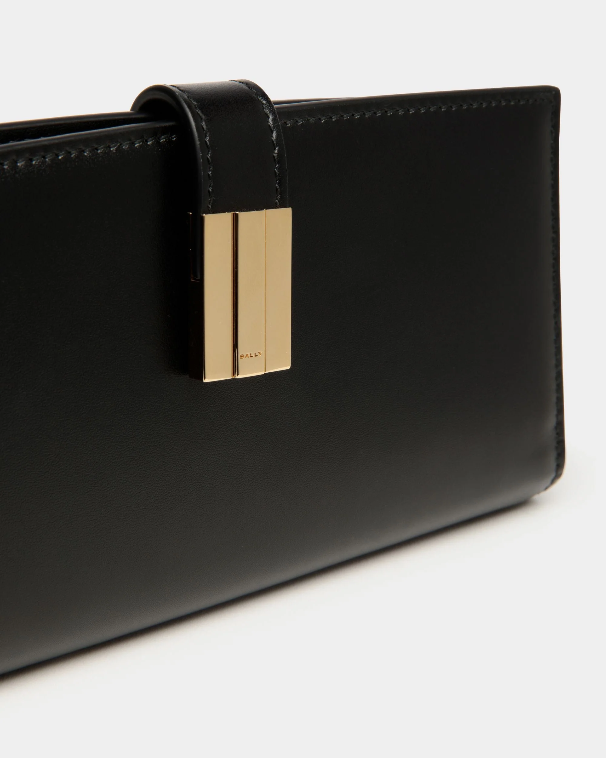 Ollam Long Wallet in Black Leather - Image 4