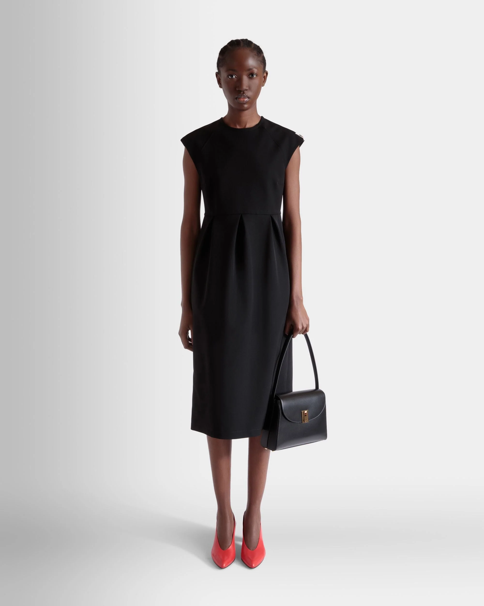 Ollam Shoulder Bag in Black Leather - Image 2