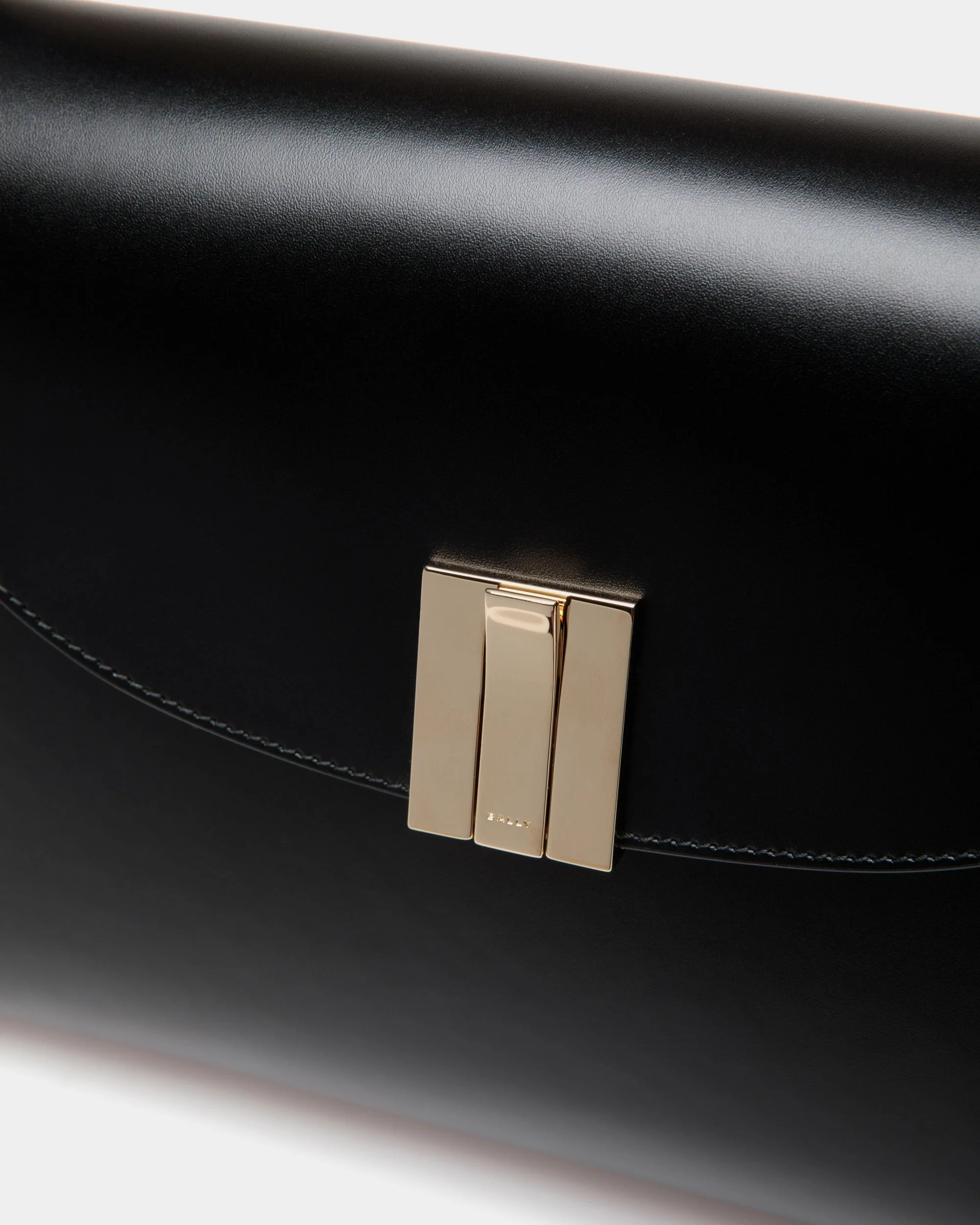Ollam Shoulder Bag in Black Leather - Image 6