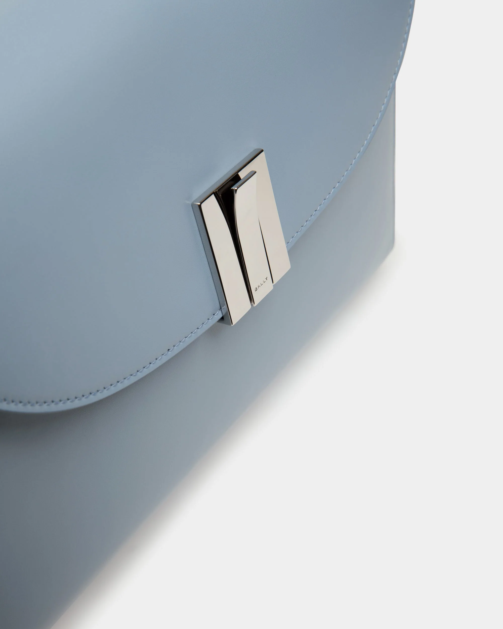 Ollam Shoulder Bag in Light Blue Leather - Image 5