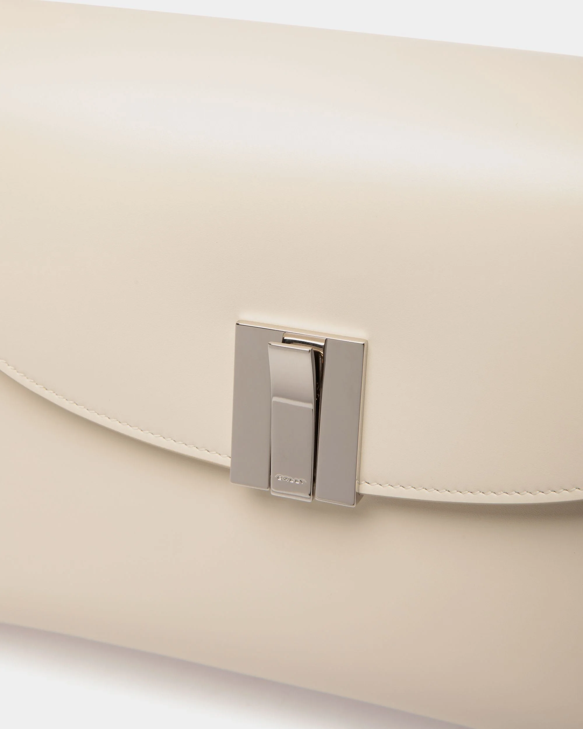 Ollam Shoulder Bag in White Leather - Image 6