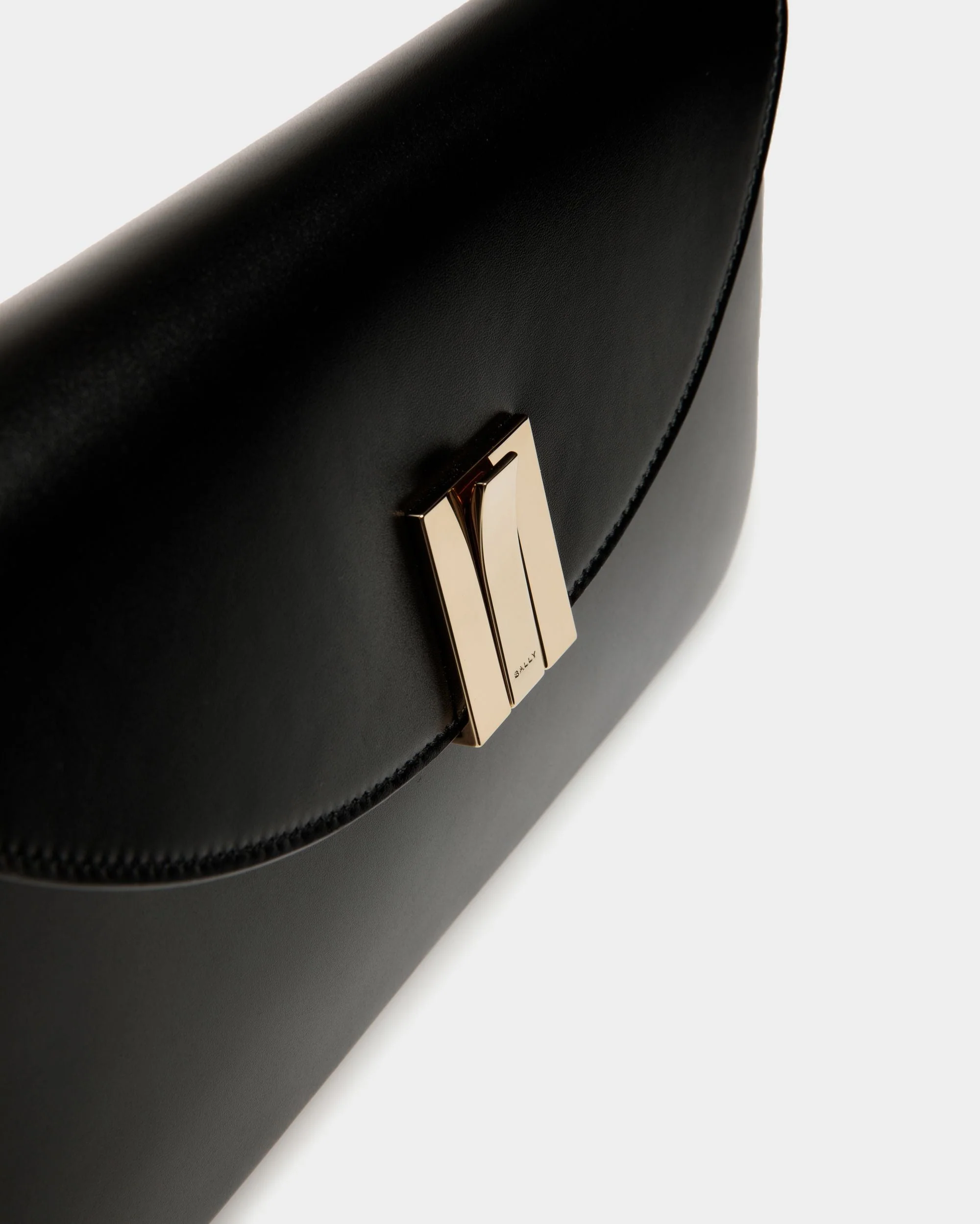 Ollam Small Shoulder Bag in Black Leather - Image 5