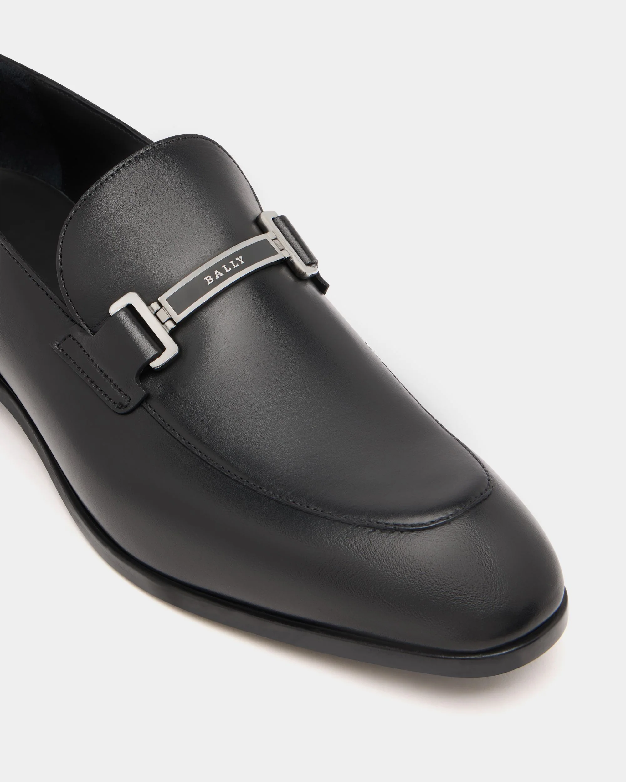 Onizy Loafer in Black Leather - Image 5