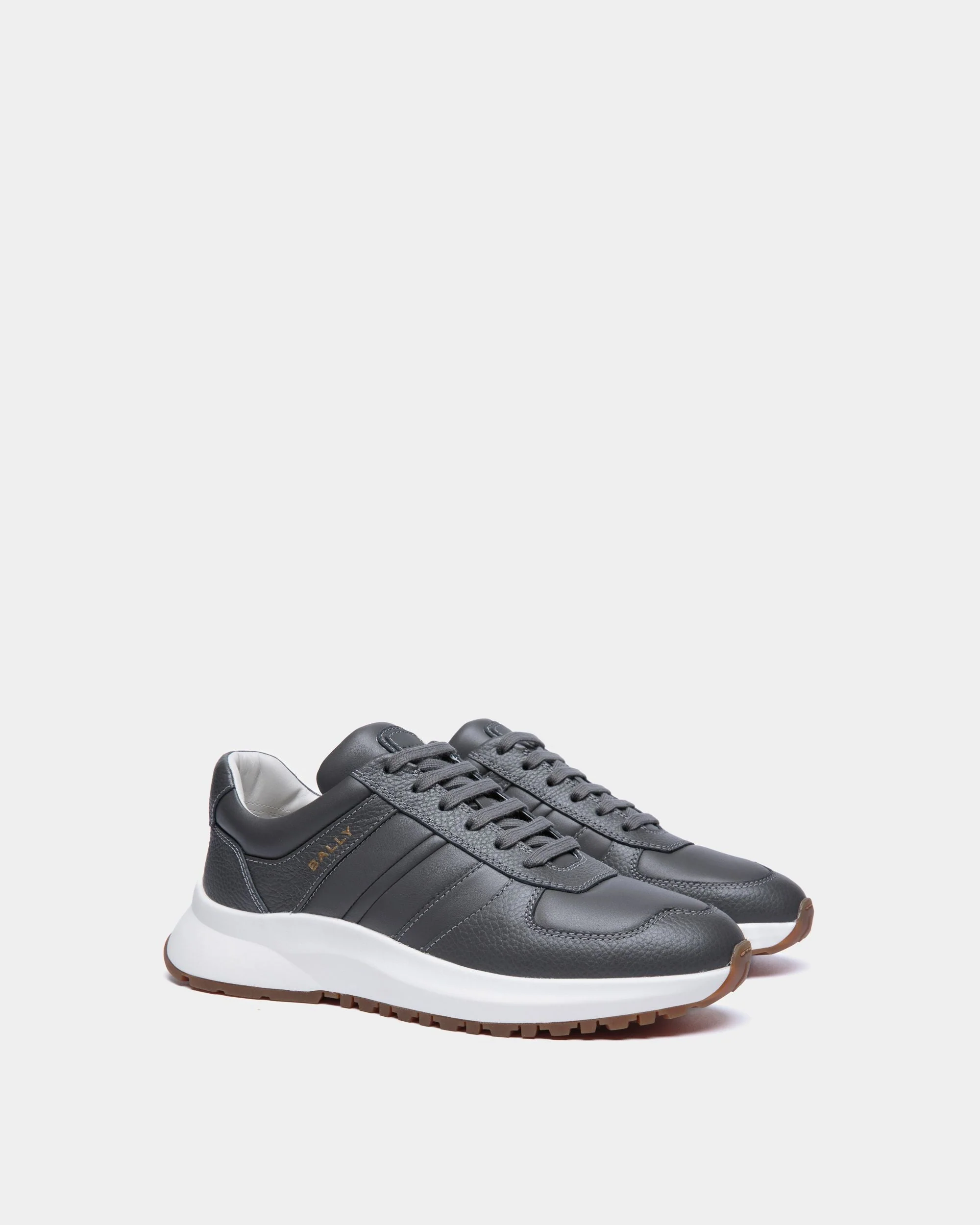 Outline Sneaker In Grey Grained Leather - Image 2