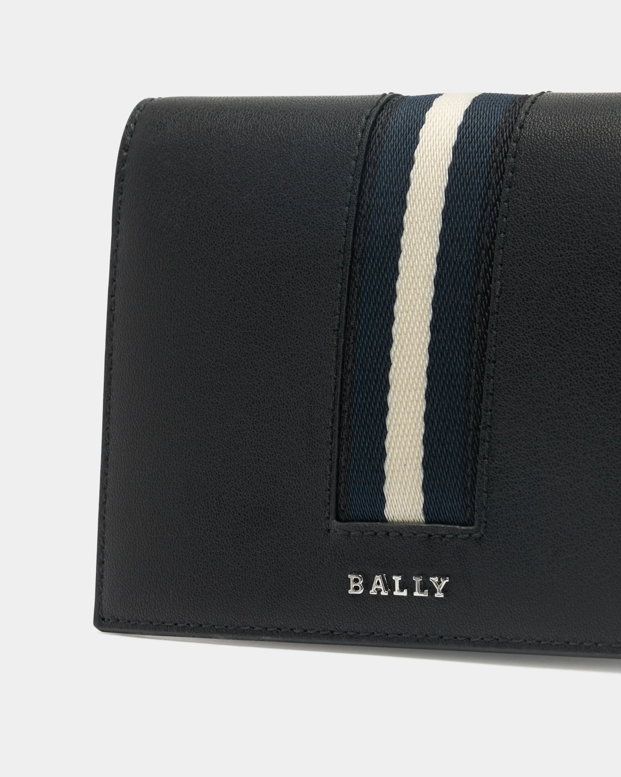 Passport Case in Black Leather With a Bally Ribbon - Image 4
