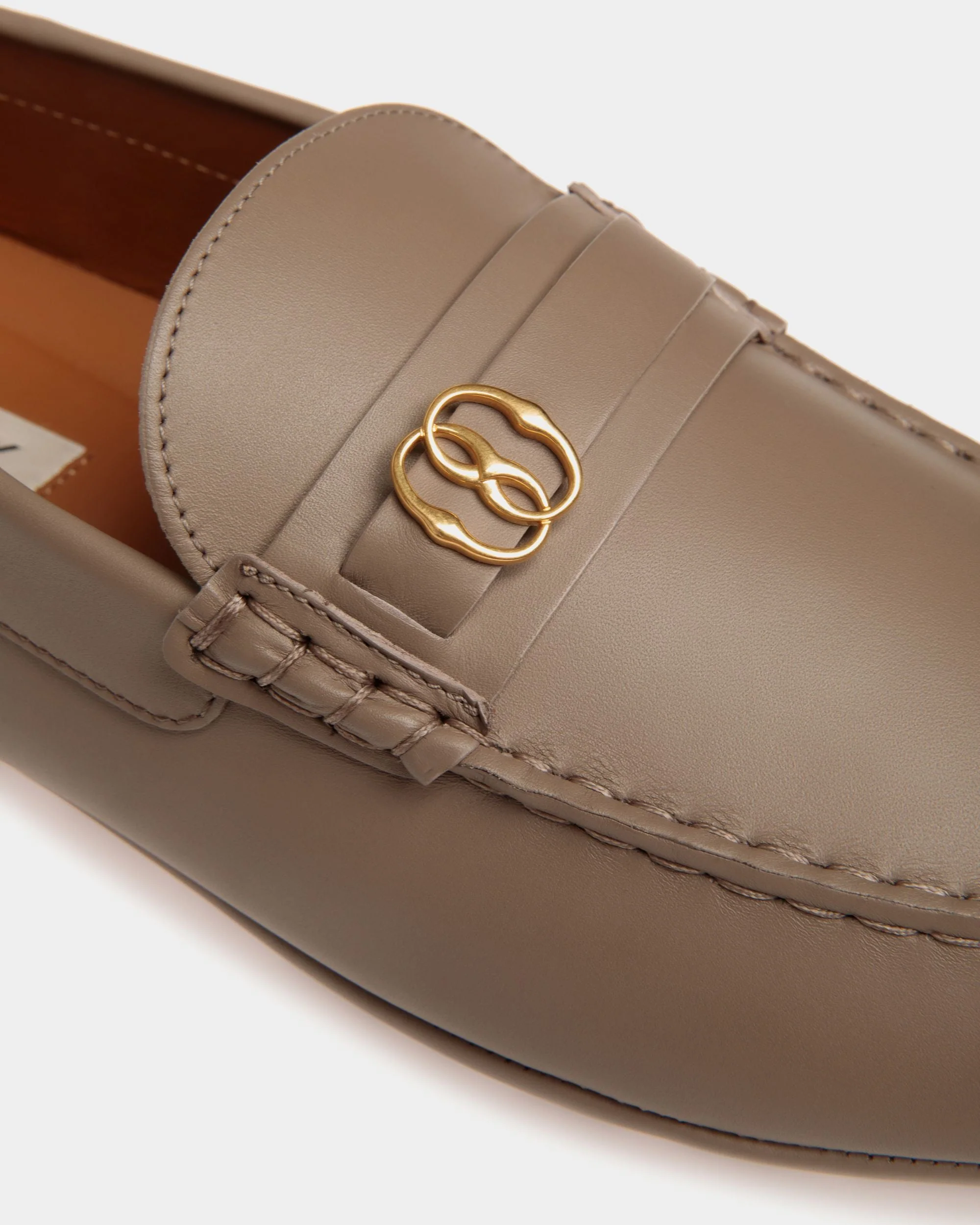 Pilot Driver In Taupe Leather - Image 6