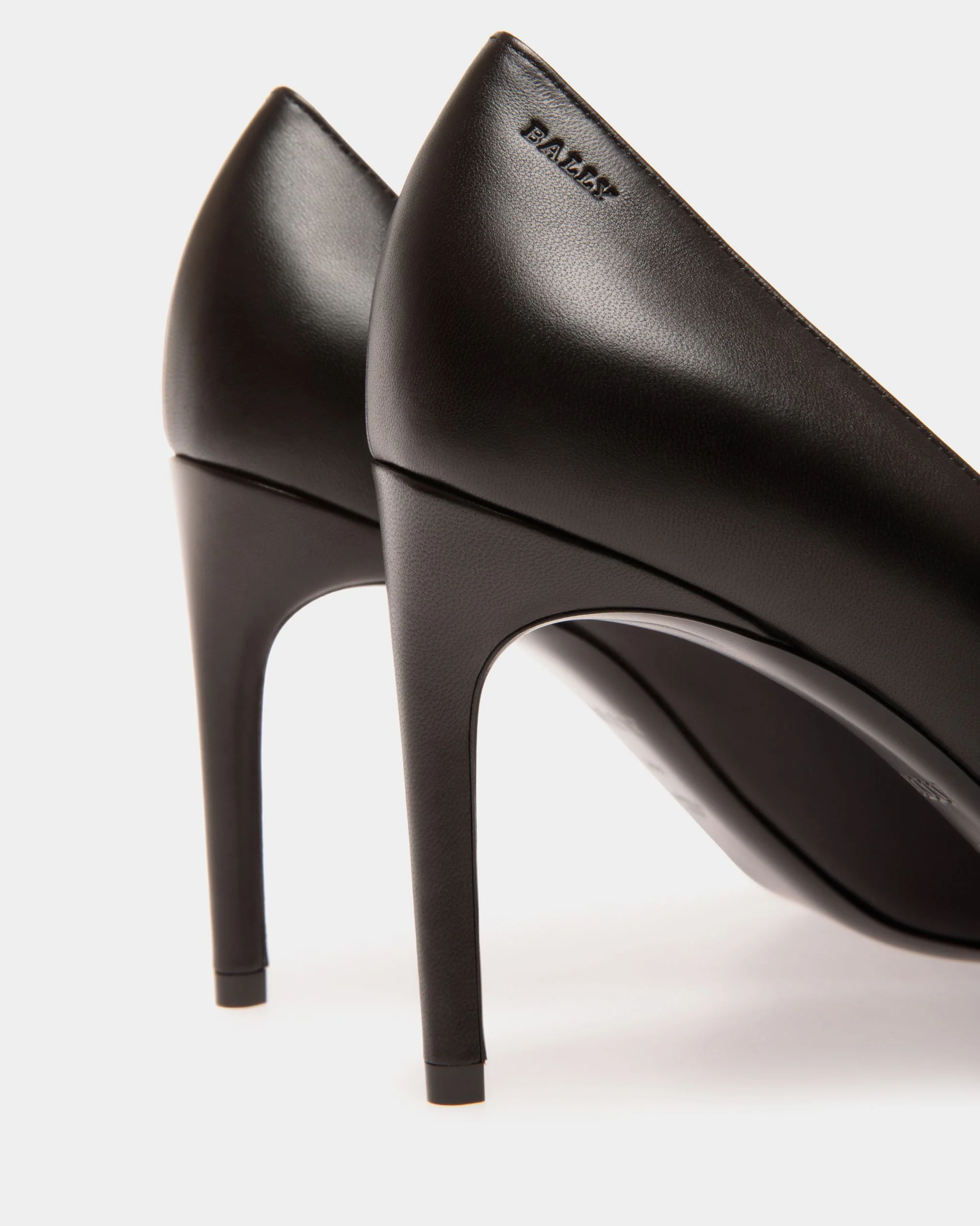 Pump In Black Leather - Image 5