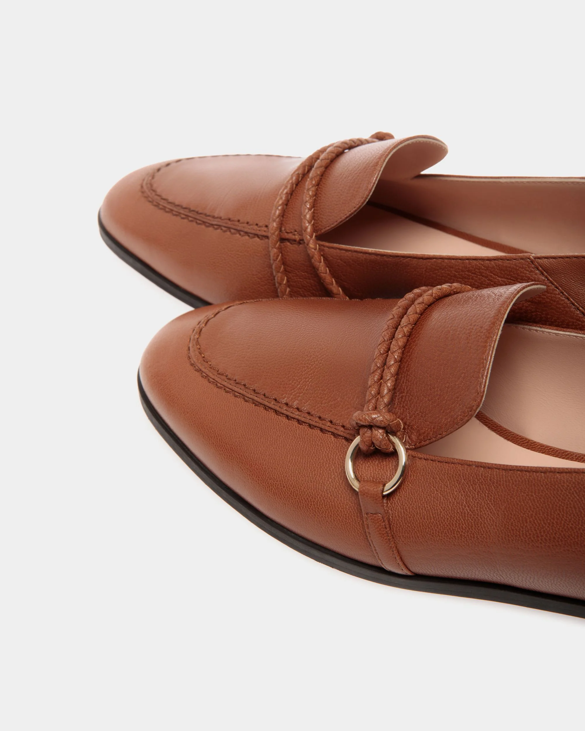 Pump in Brown Grained Leather - Image 5