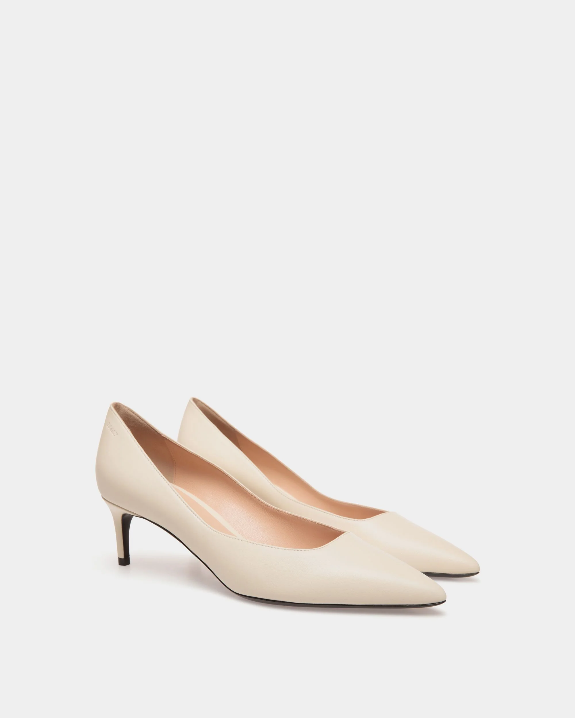 Pump In White Leather - Image 2