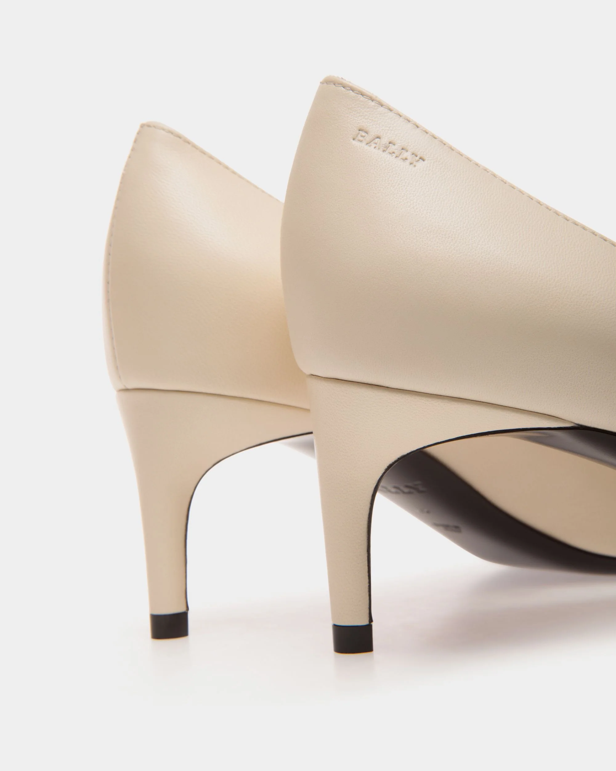 Pump In White Leather - Image 5