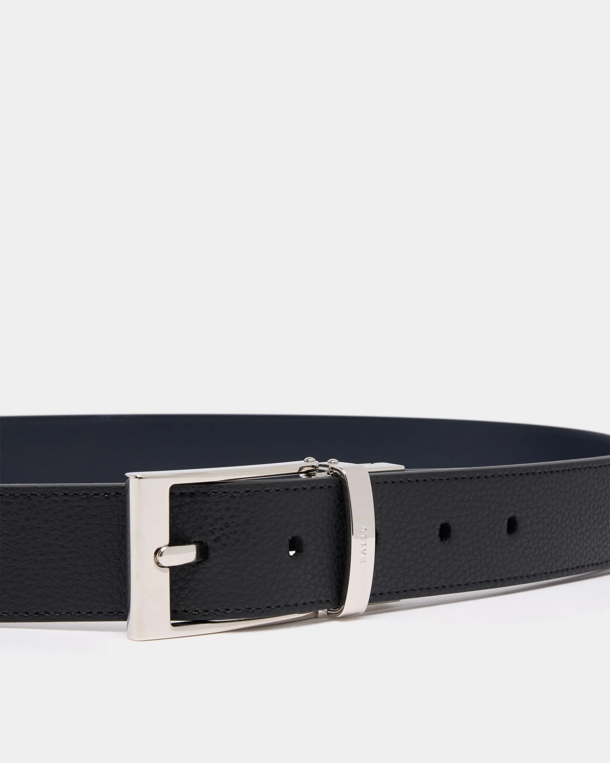 Reversible And Adjustable Belt in Black Leather - Image 4