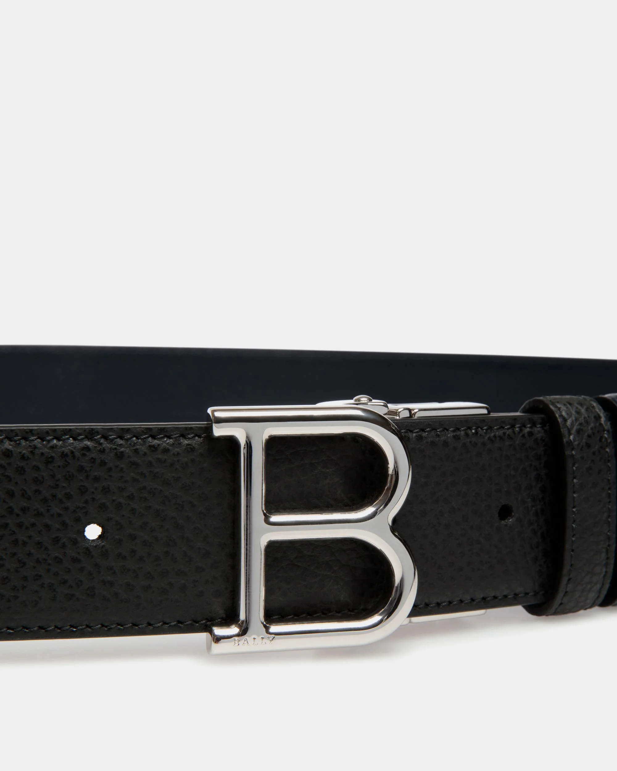 Reversible And Adjustable Belt in Black Leather - Image 3