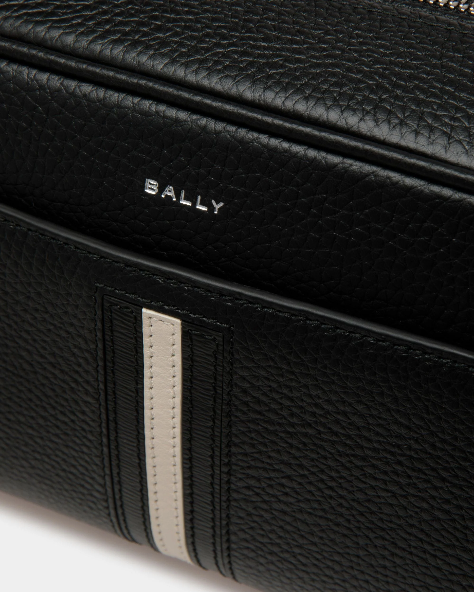 Ribbon Necessaire in Black Grained Leather - Image 3