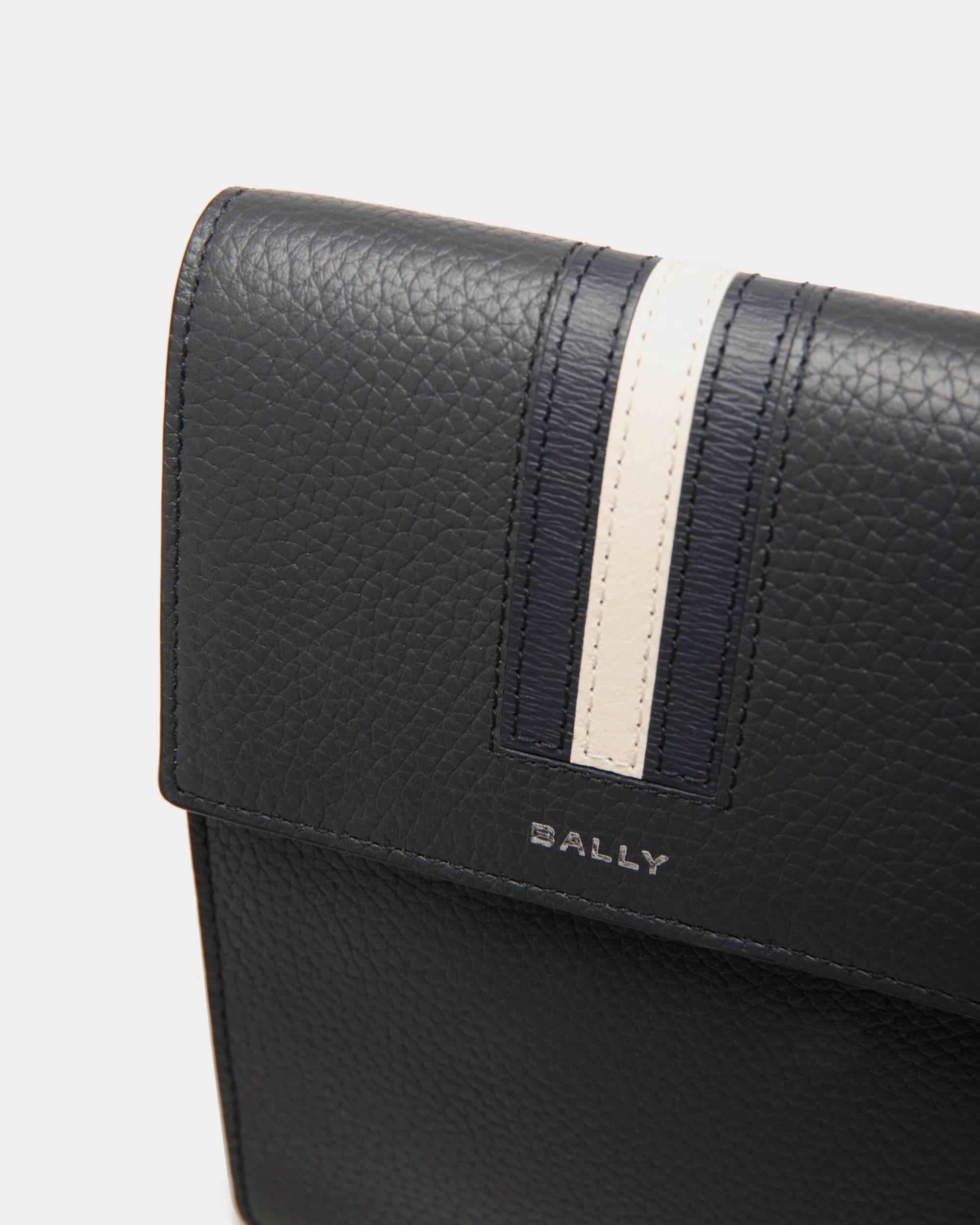 Ribbon Phone Wallet In Blue Grained Leather - Image 4