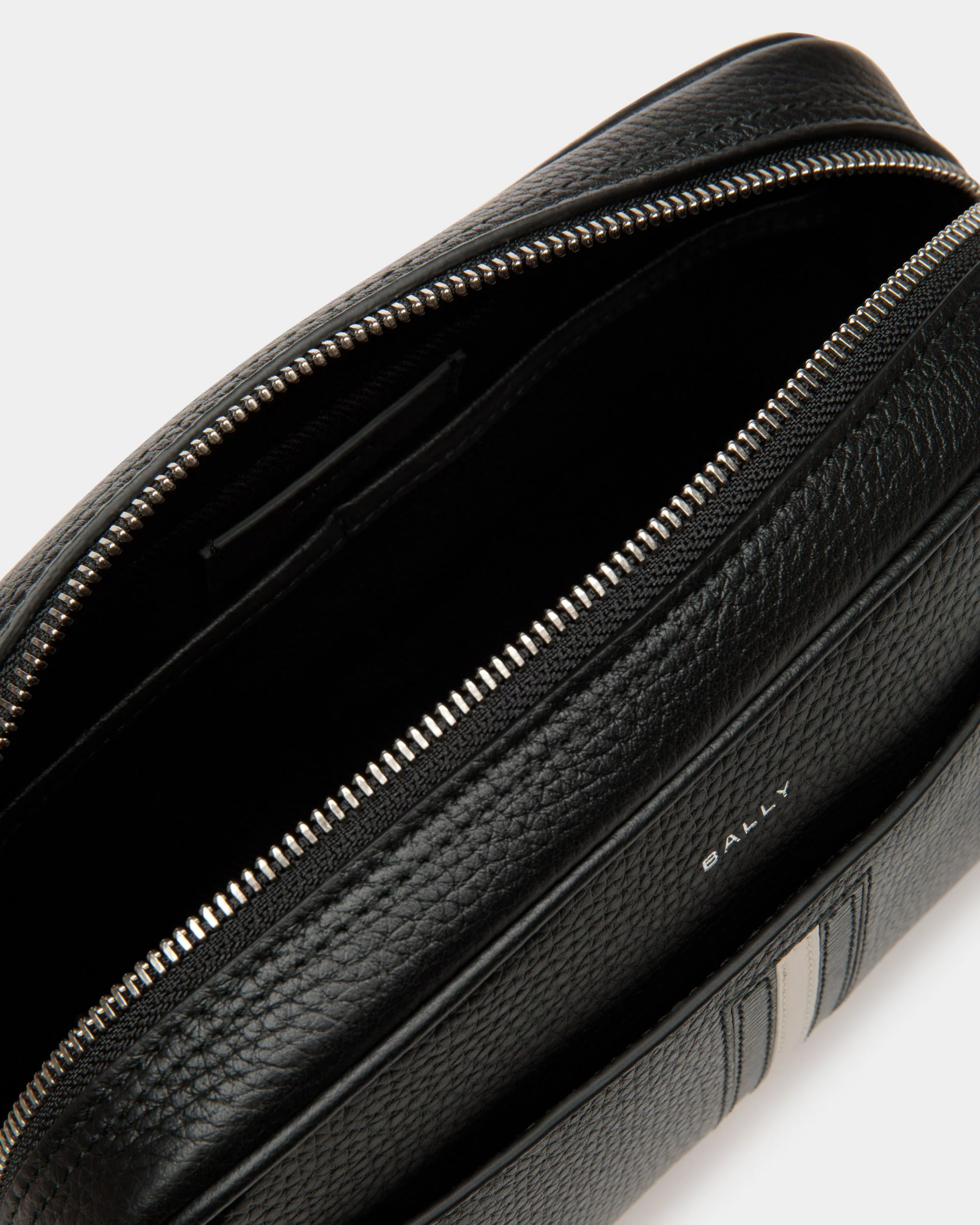 Ribbon Toiletry Bag In Black Leather - Image 4